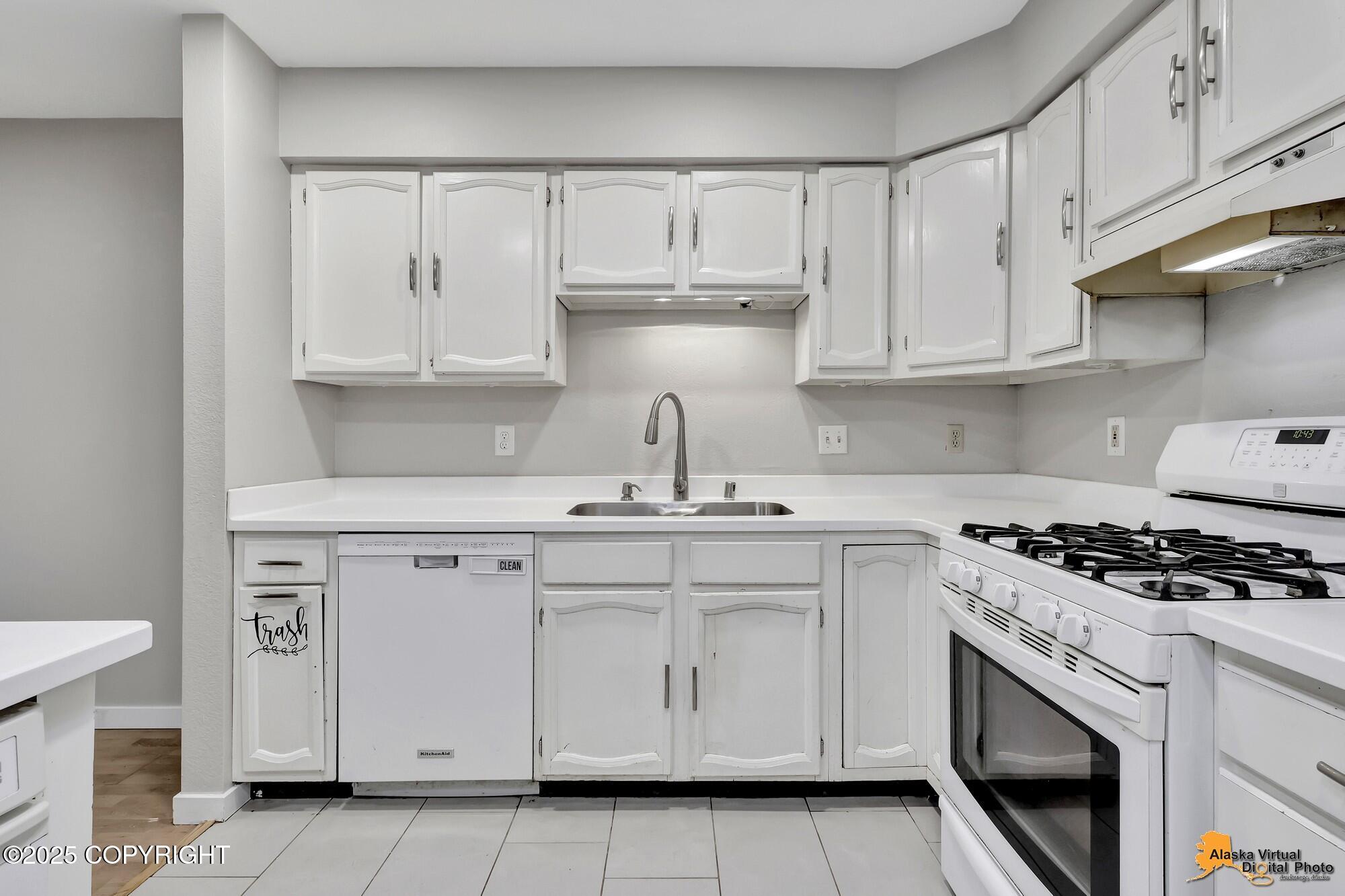 2215 Sunburst Circle