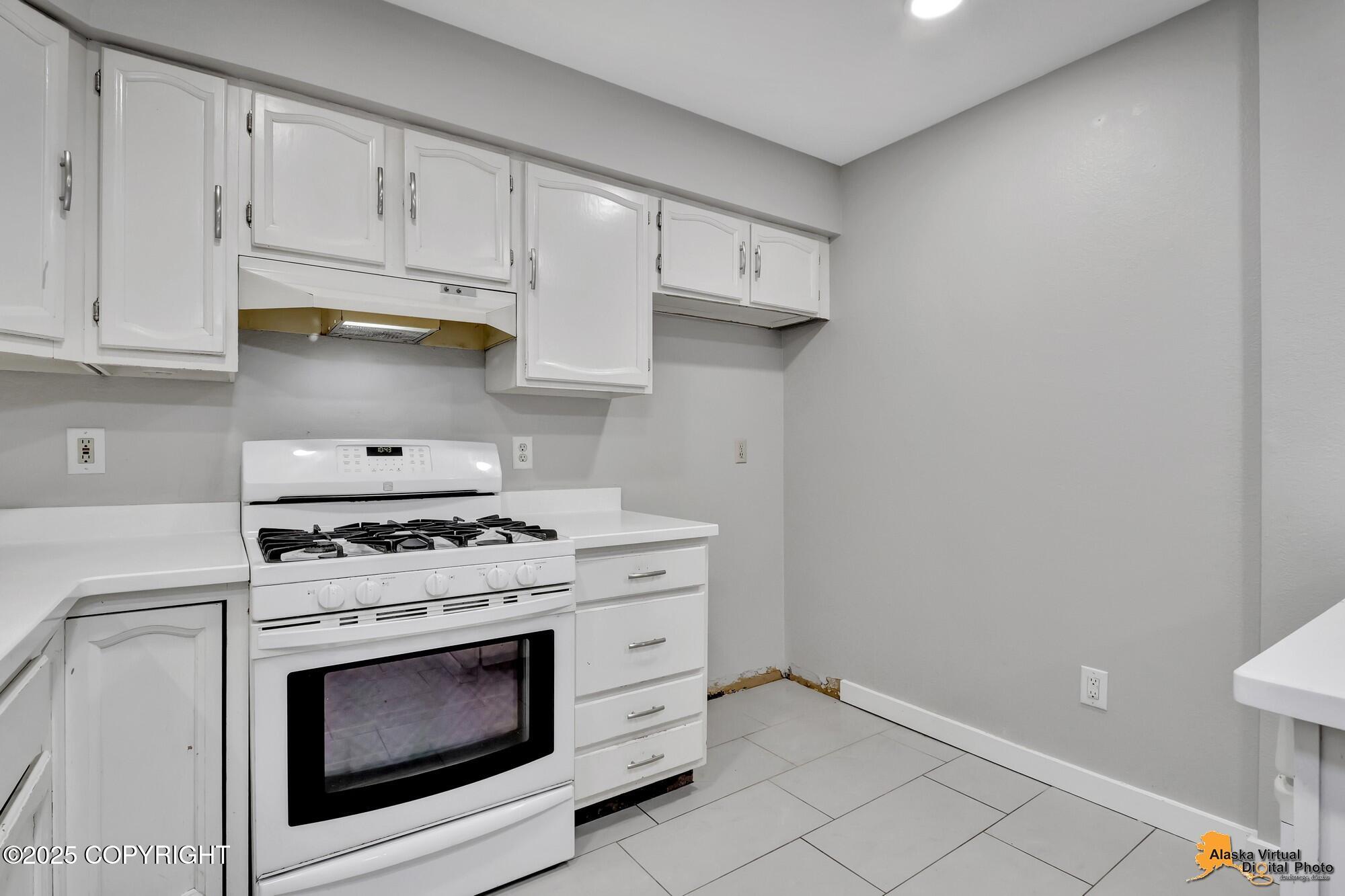 2215 Sunburst Circle