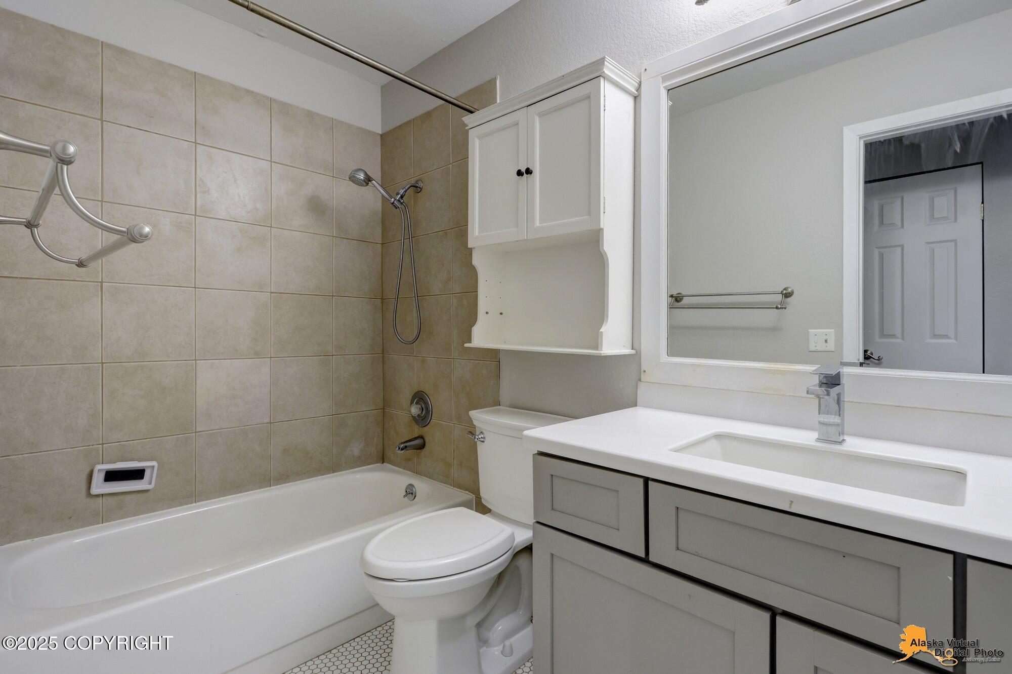 2215 Sunburst Circle