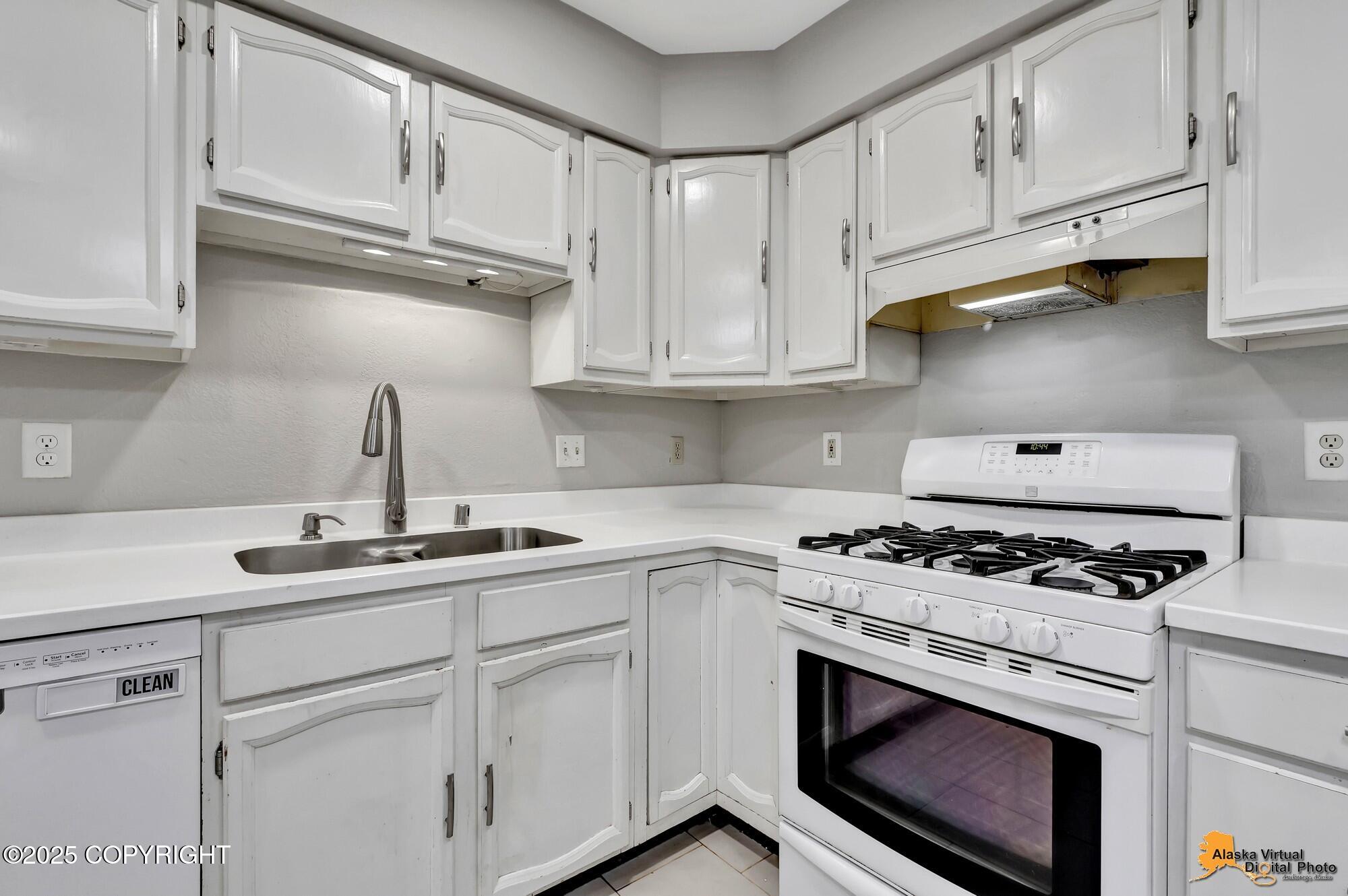 2215 Sunburst Circle