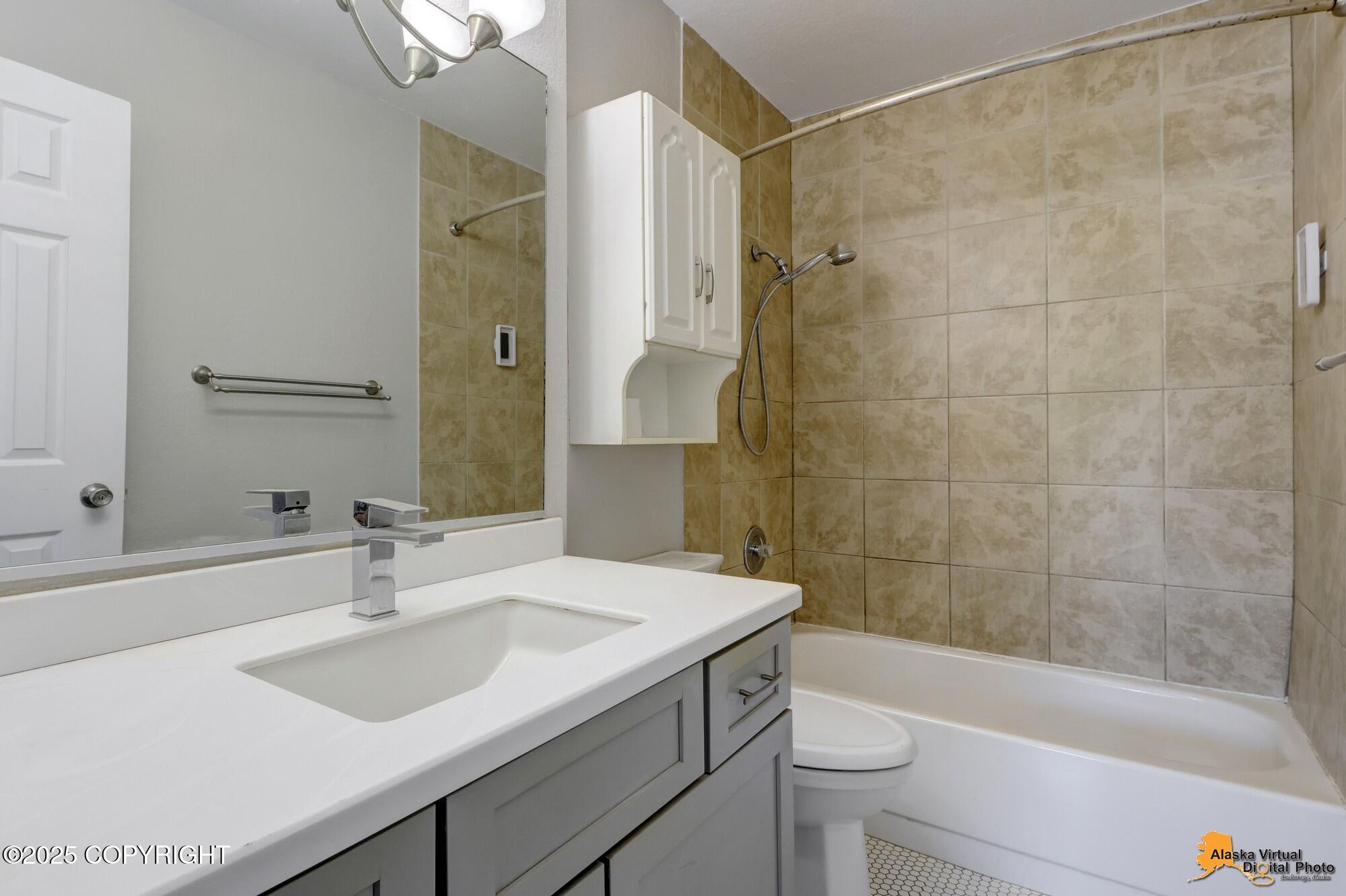 2215 Sunburst Circle