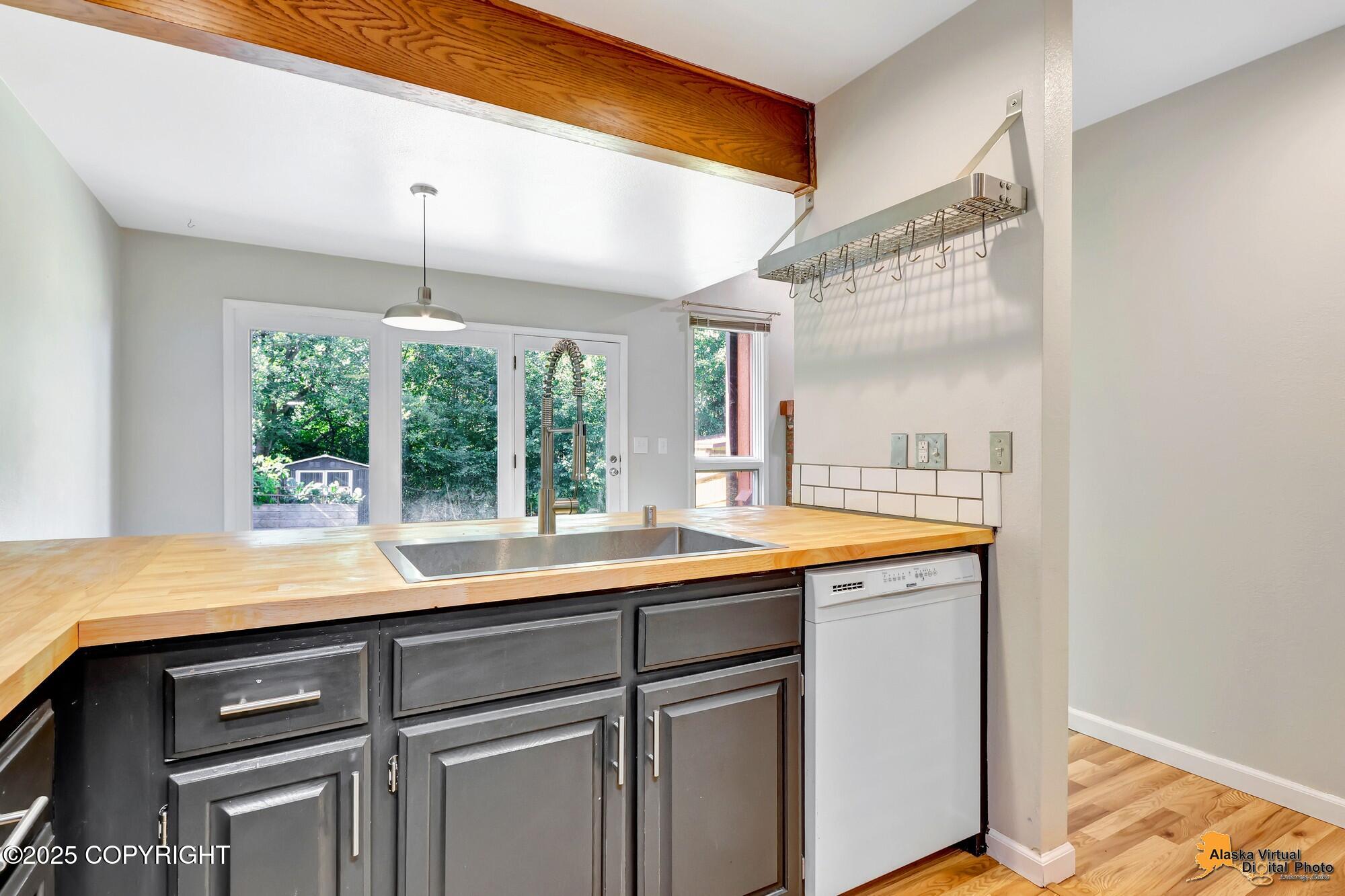 10620 Commodore Drive