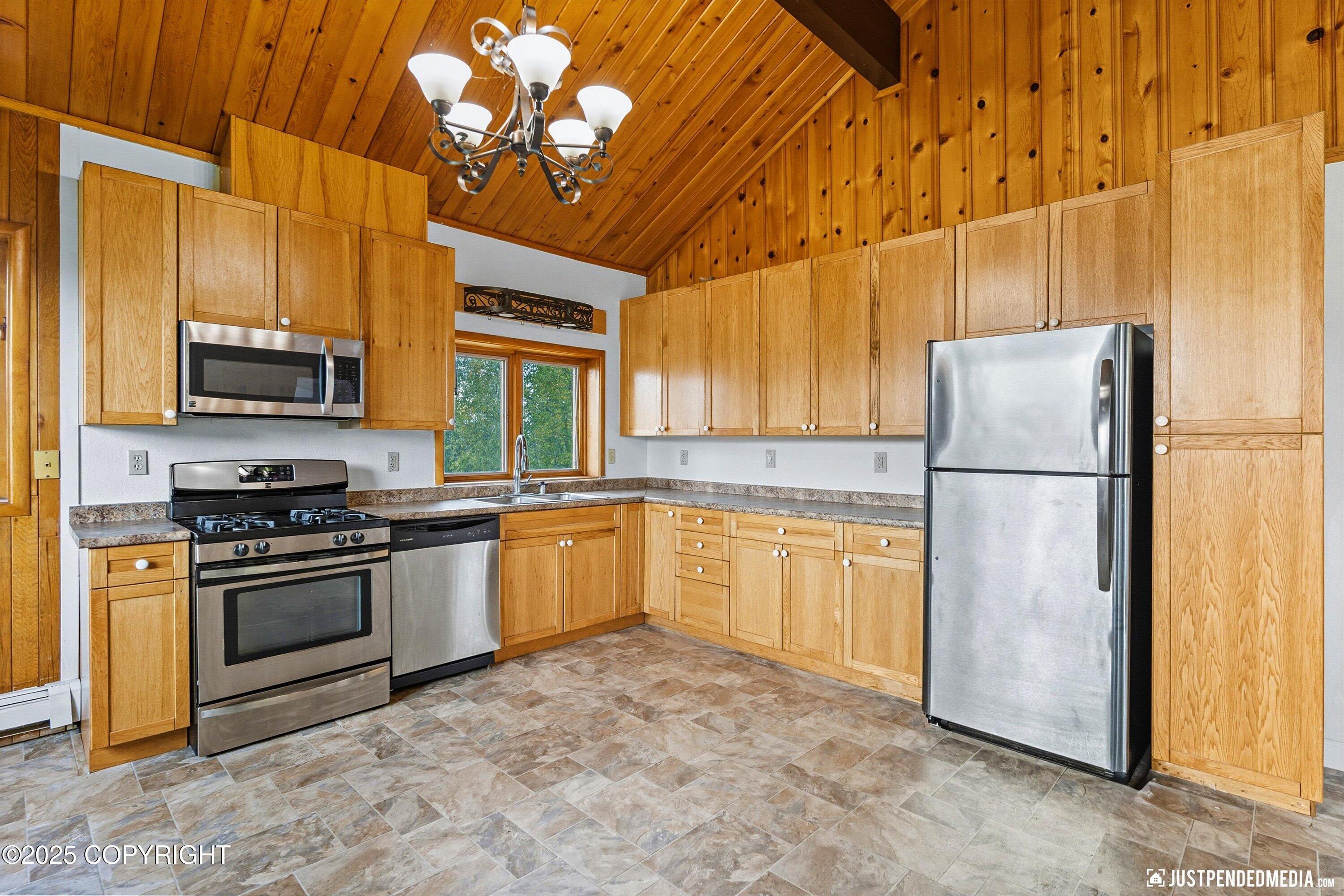 11806 W Skyline Drive