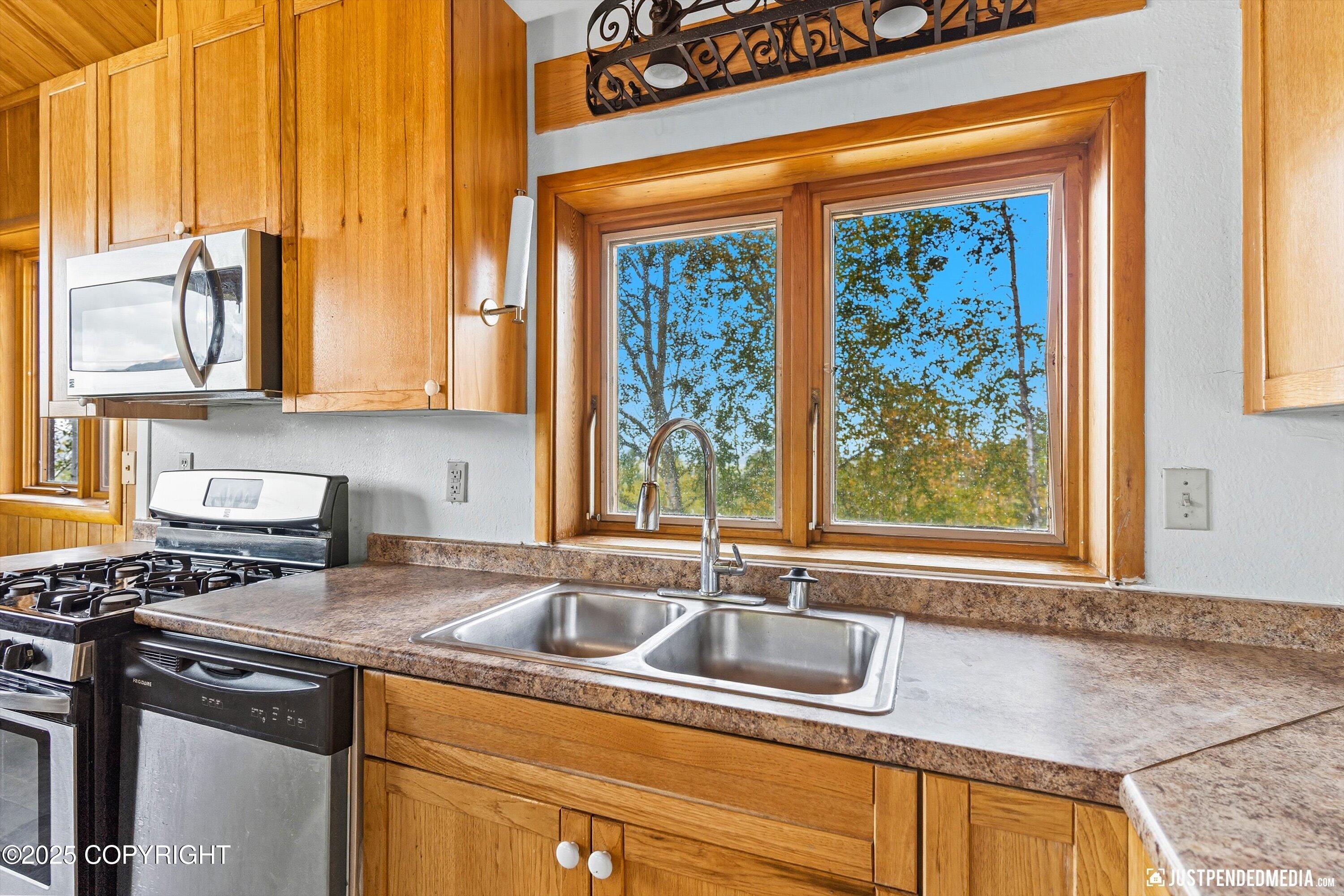 11806 W Skyline Drive