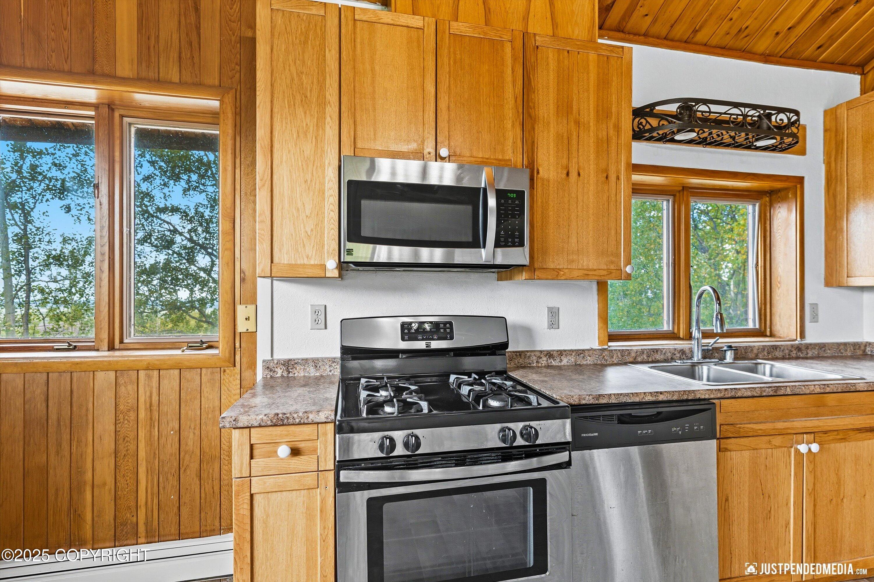 11806 W Skyline Drive