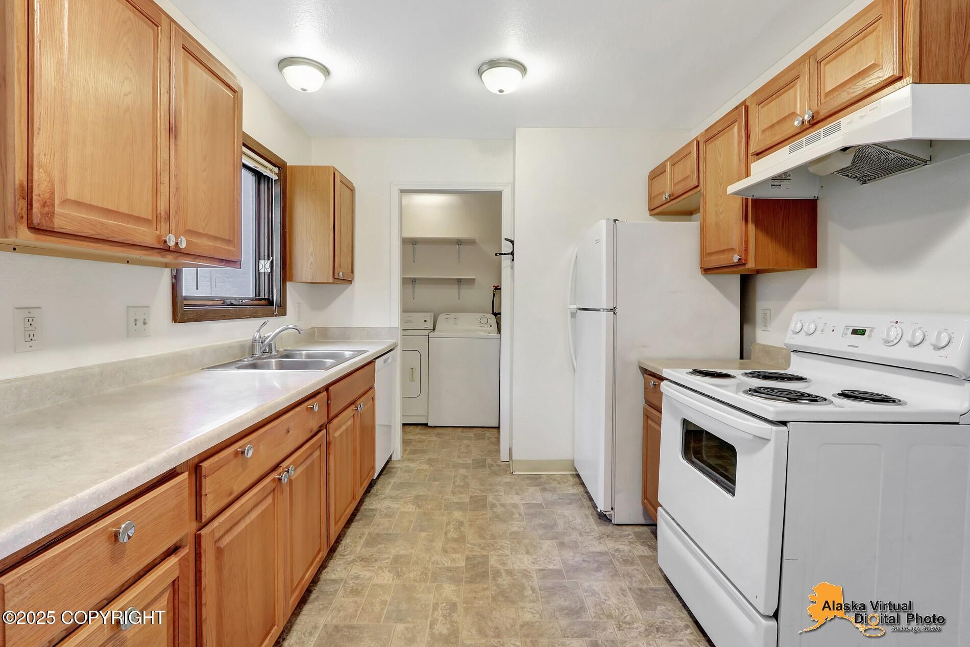 1411 Carolyn Circle
