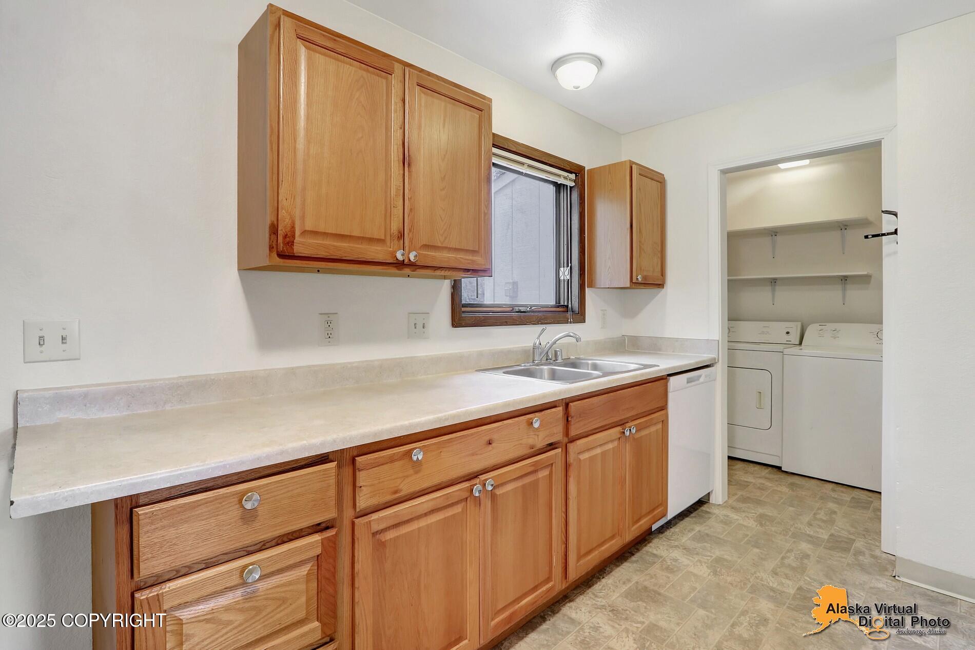 1411 Carolyn Circle