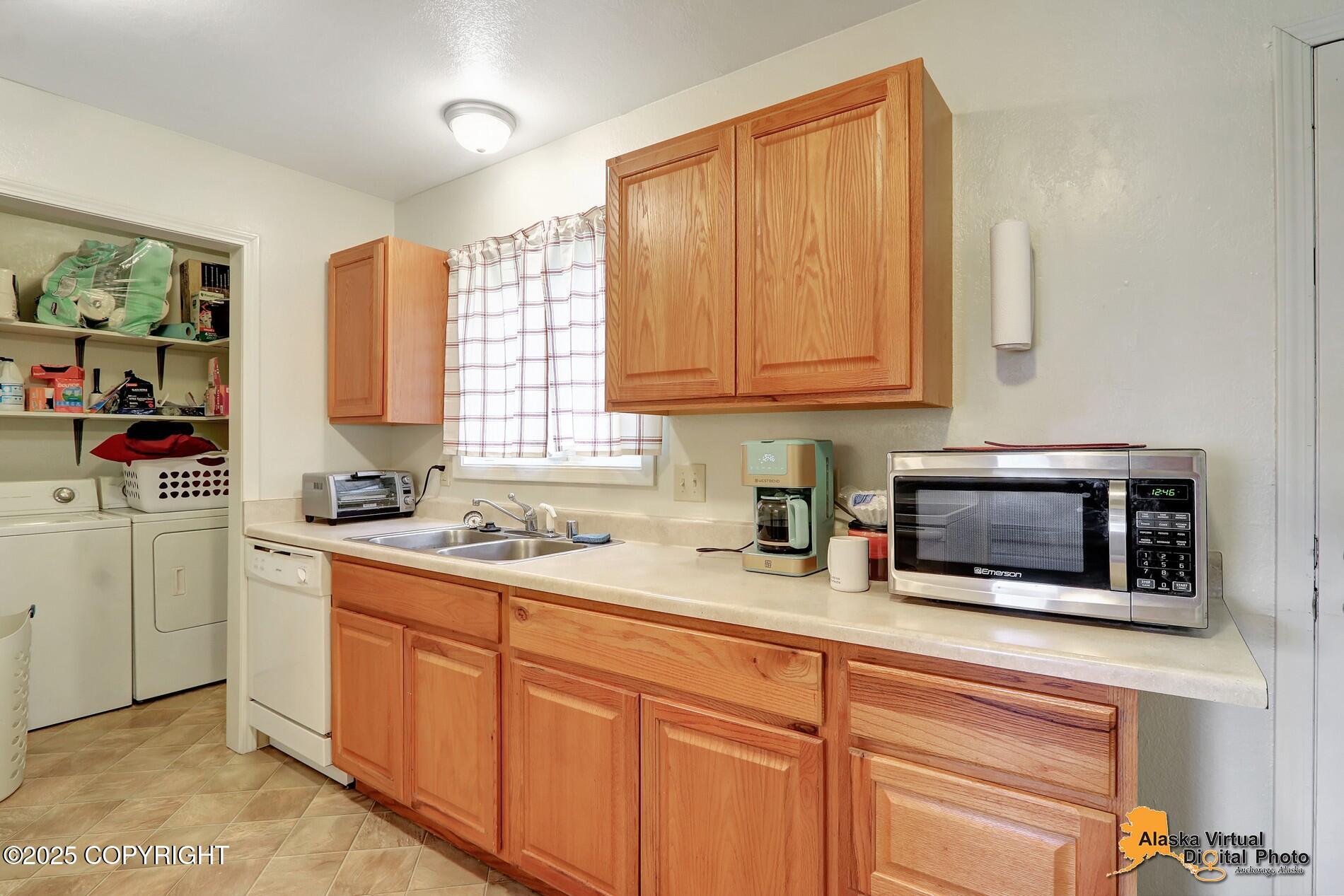 1411 Carolyn Circle