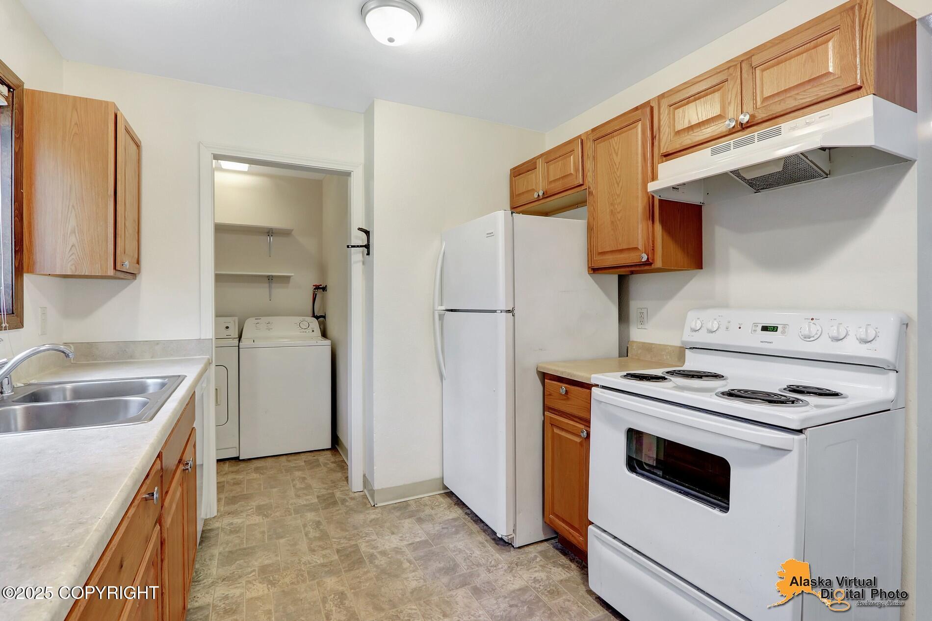 1411 Carolyn Circle