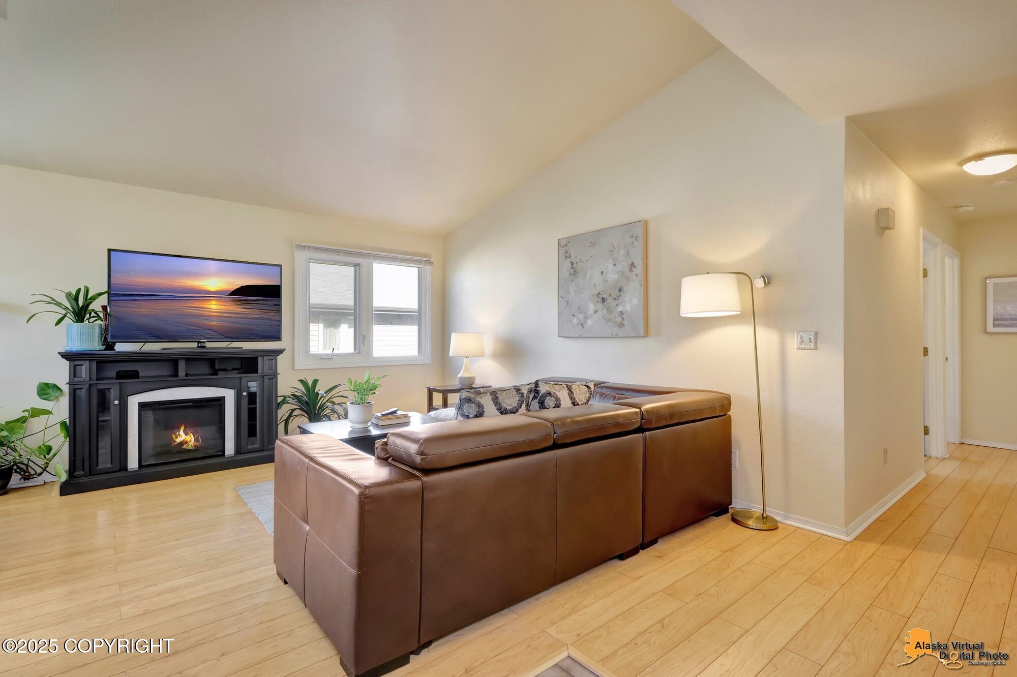 3425 Lakeshore Drive # 4 Unit: #4