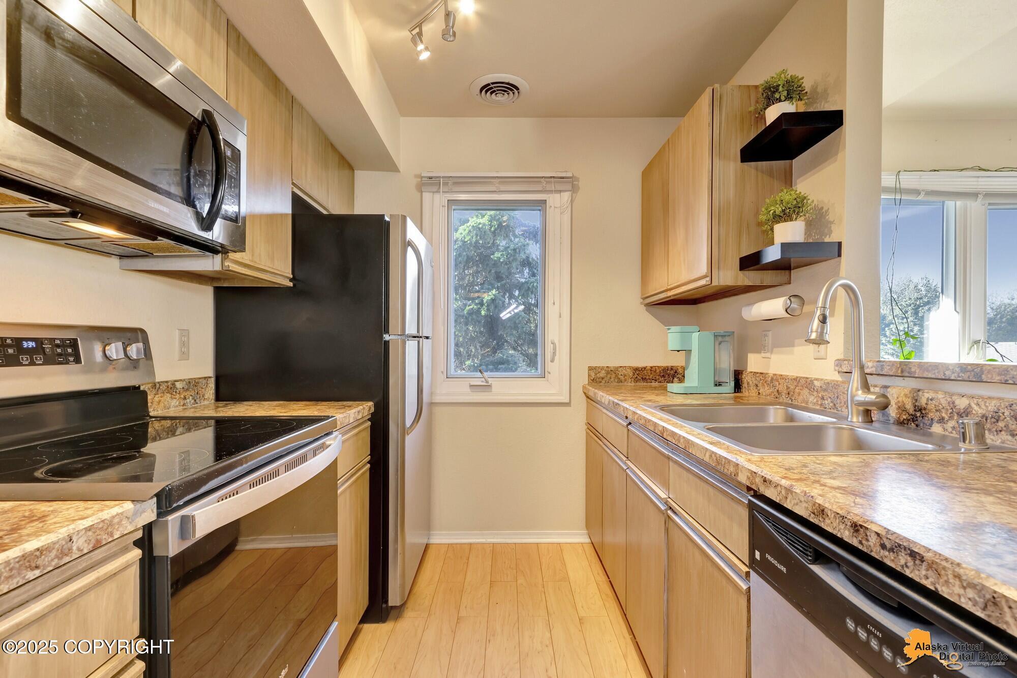 3425 Lakeshore Drive # 4 Unit: #4