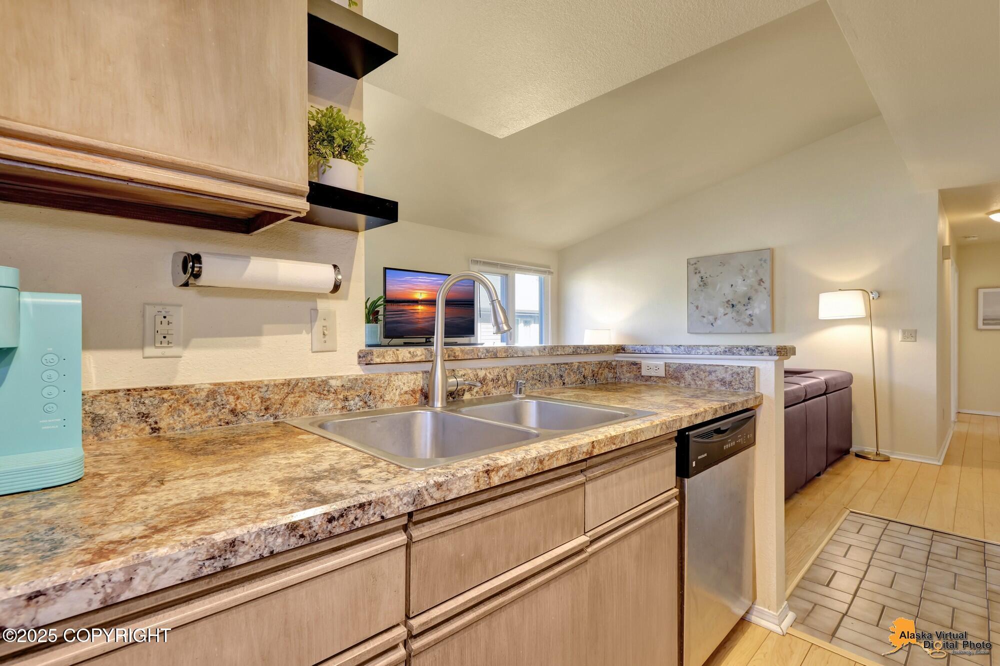 3425 Lakeshore Drive # 4 Unit: #4