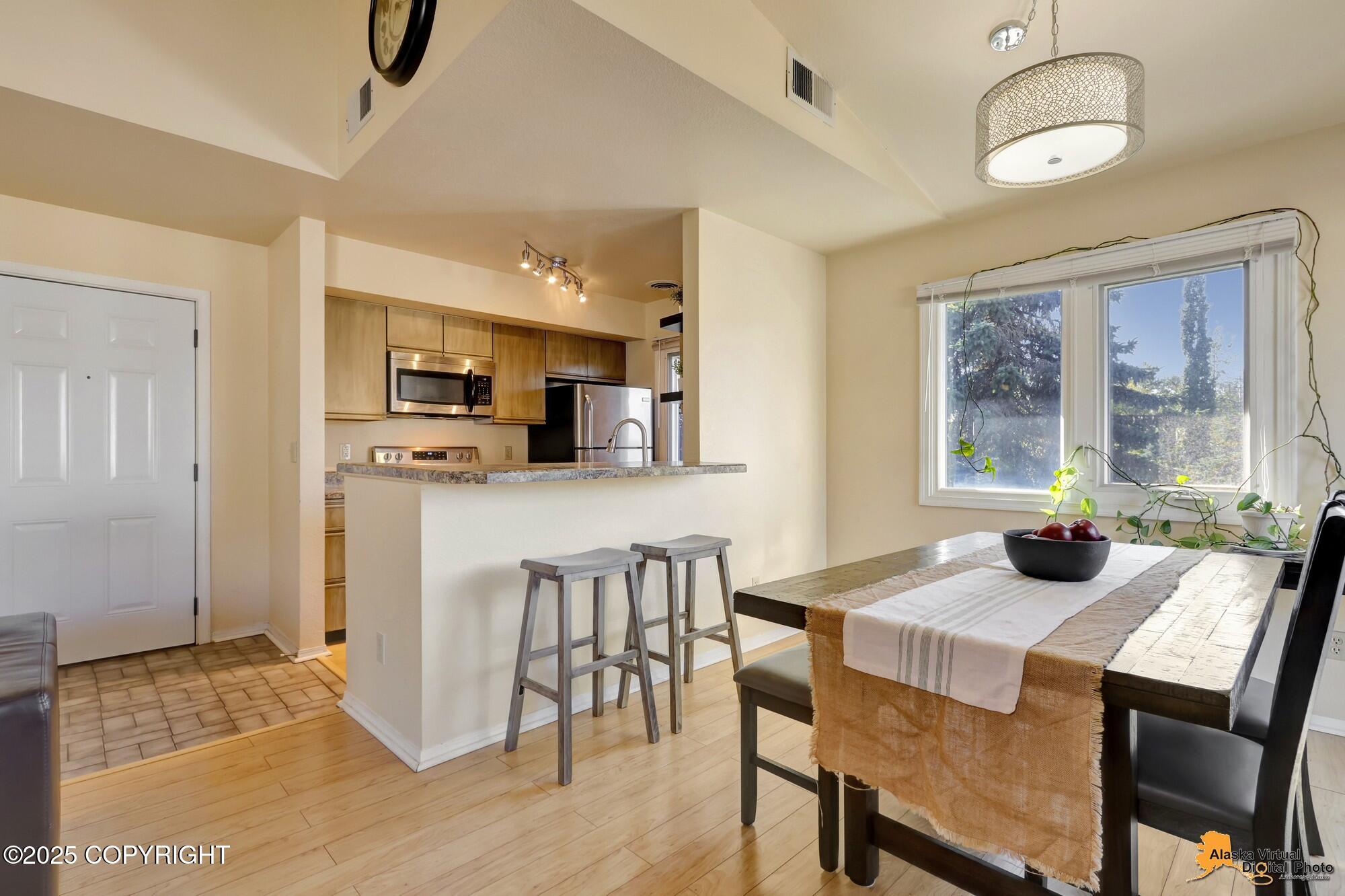 3425 Lakeshore Drive # 4 Unit: #4