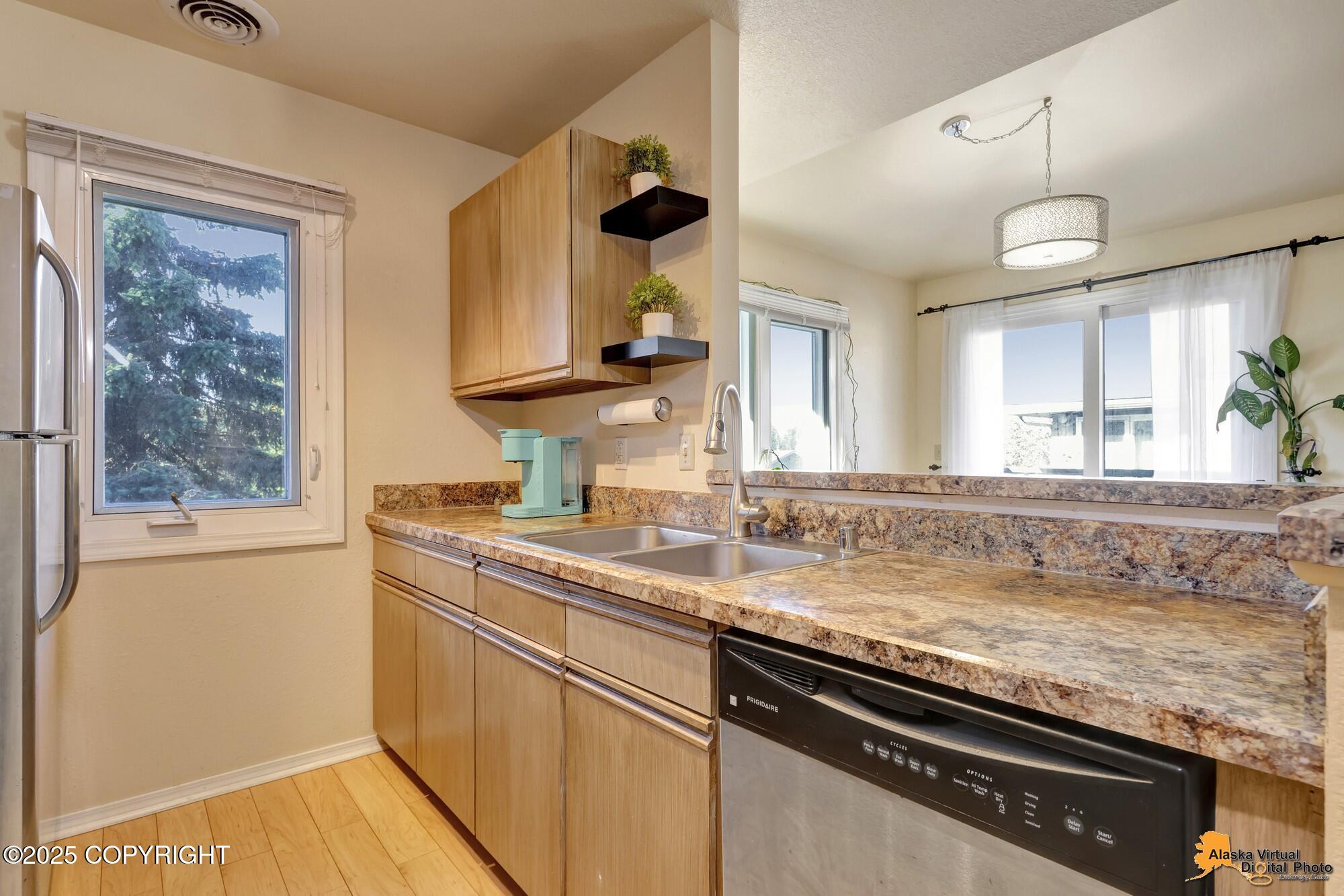 3425 Lakeshore Drive # 4 Unit: #4