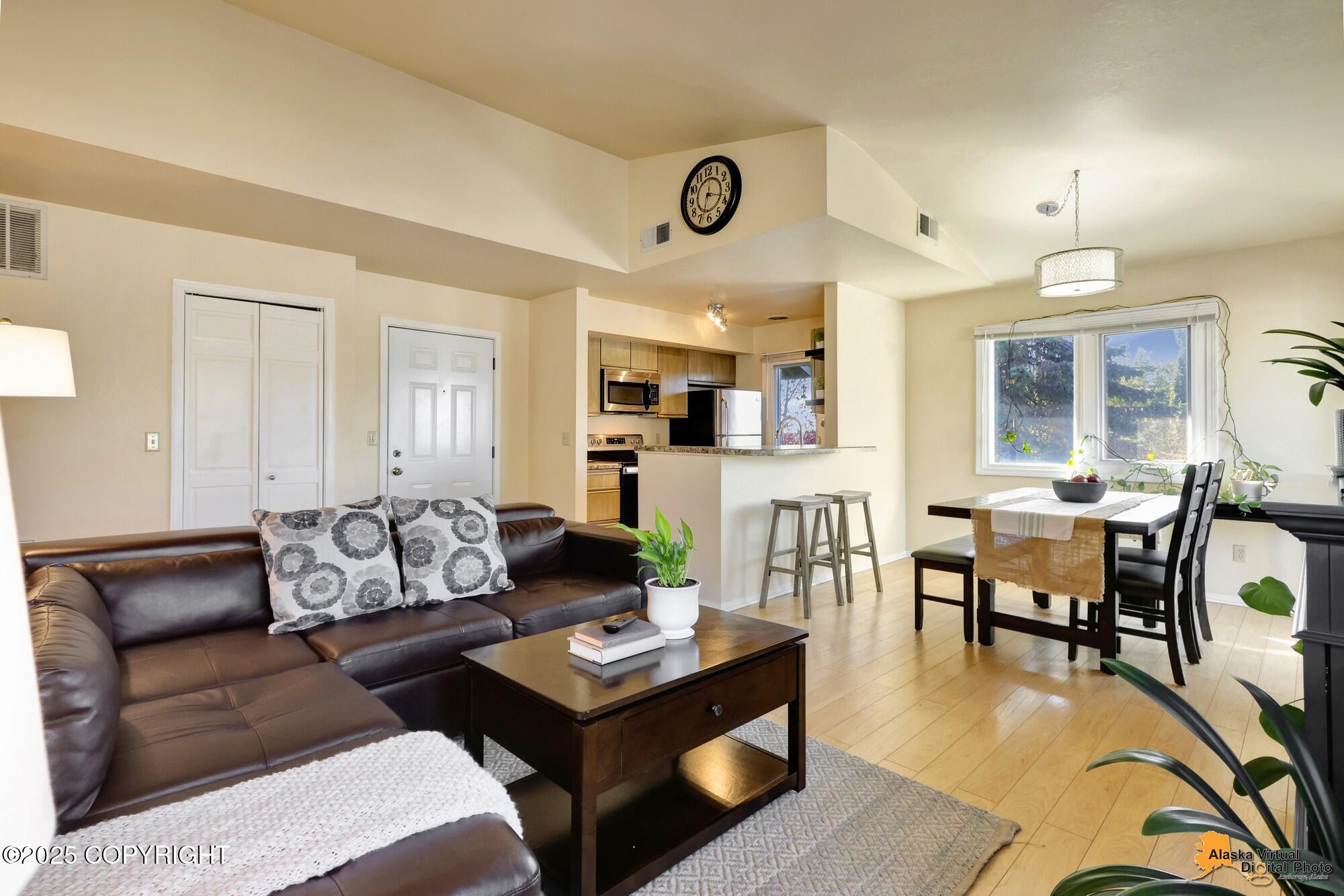 3425 Lakeshore Drive # 4 Unit: #4