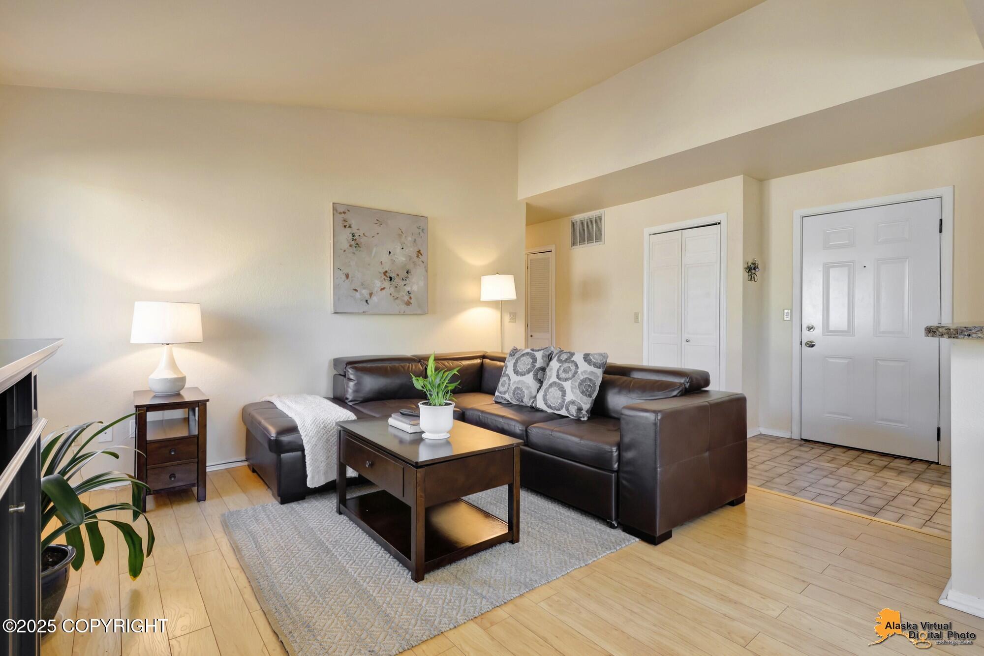 3425 Lakeshore Drive # 4 Unit: #4