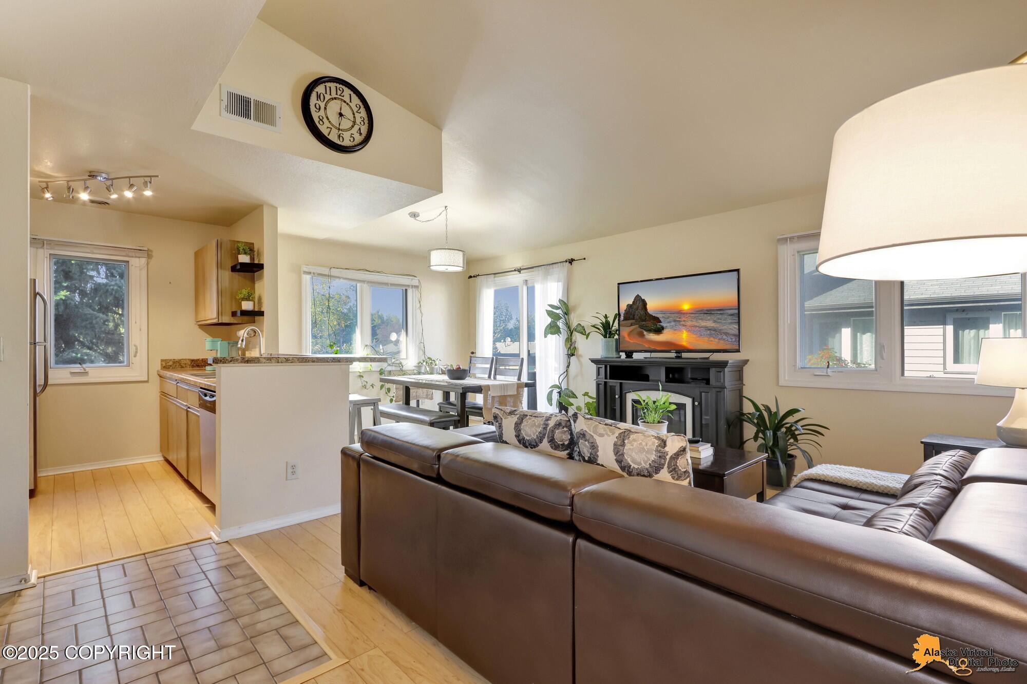 3425 Lakeshore Drive # 4 Unit: #4