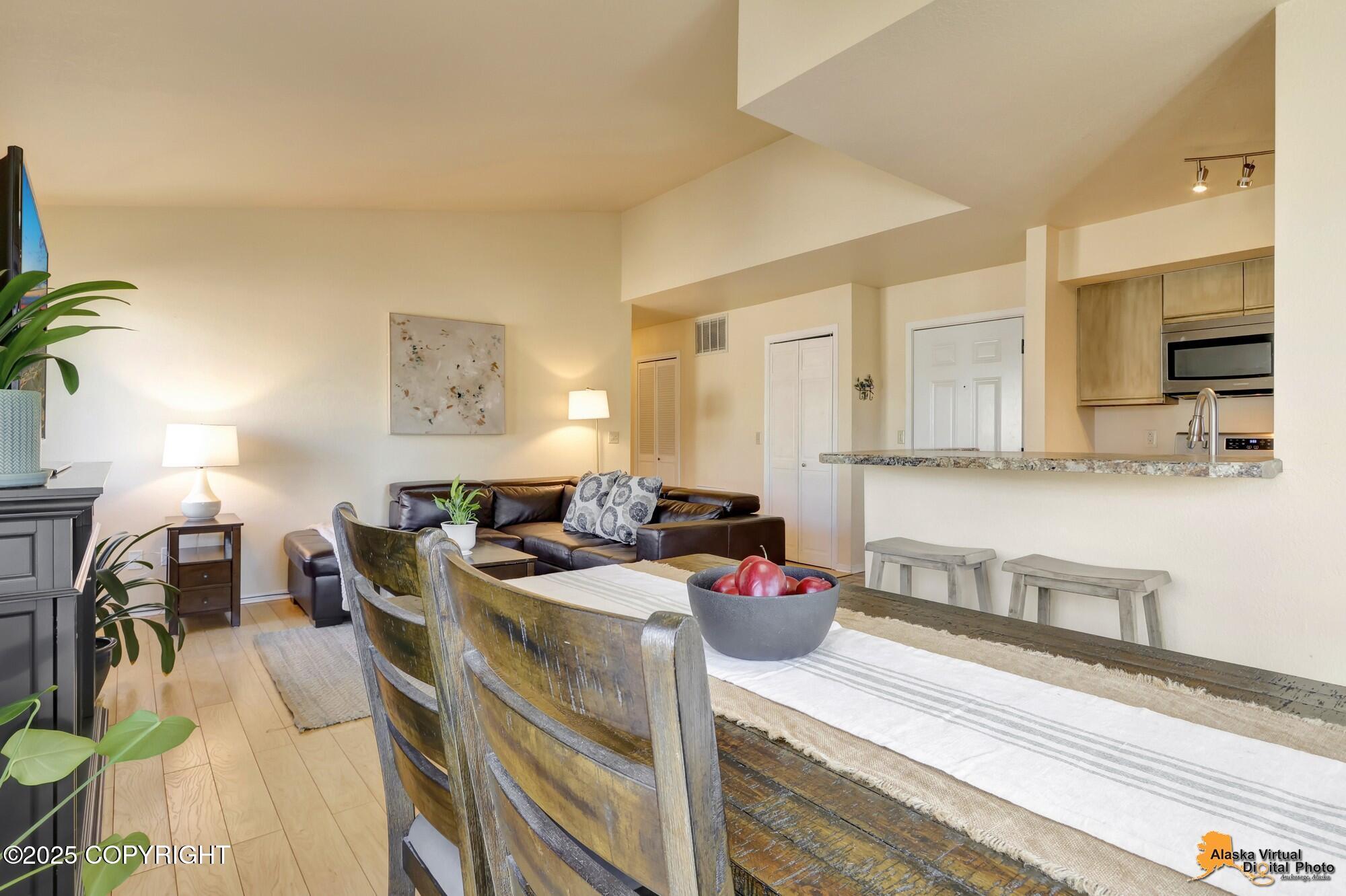 3425 Lakeshore Drive # 4 Unit: #4