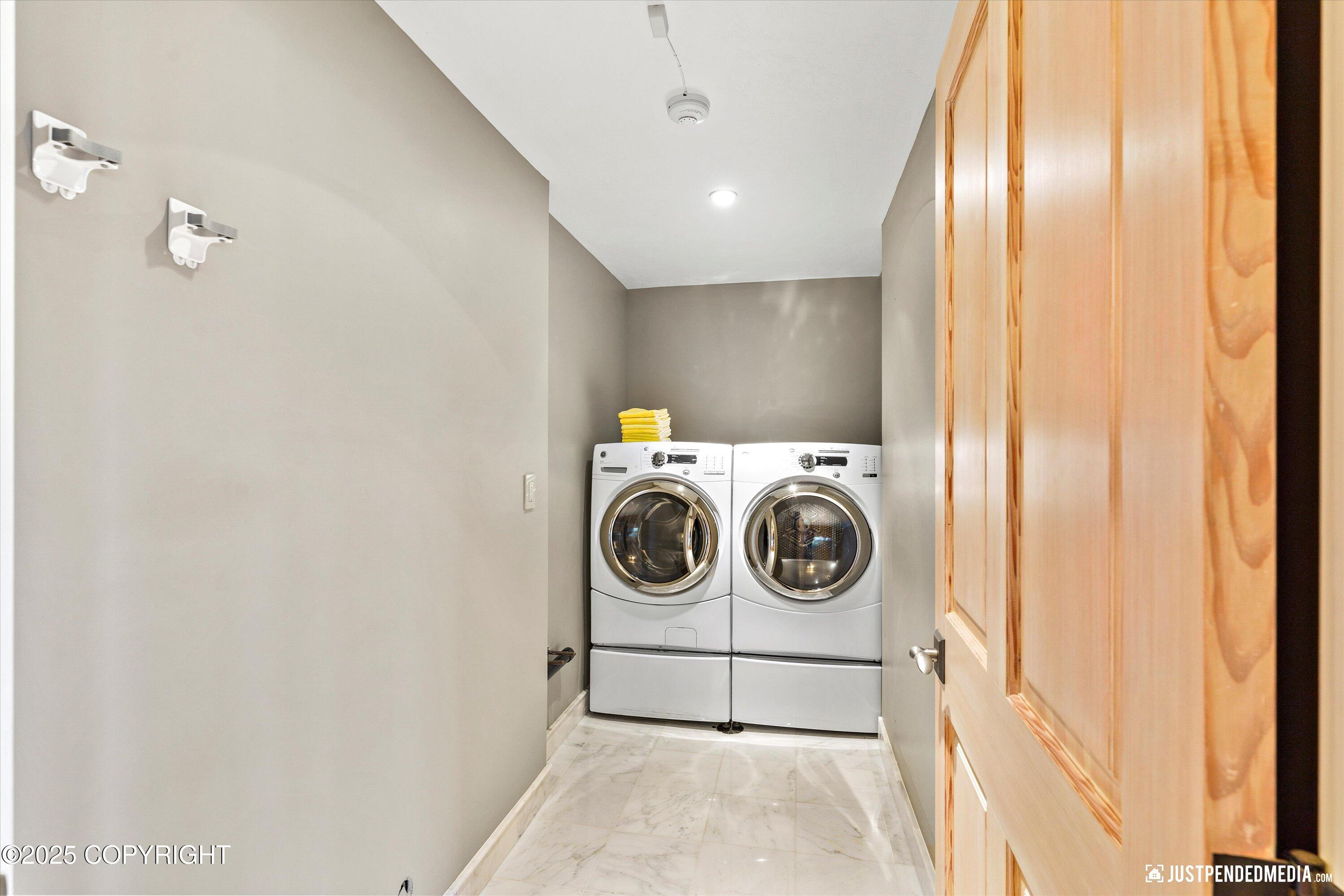 3806 North Point Circle