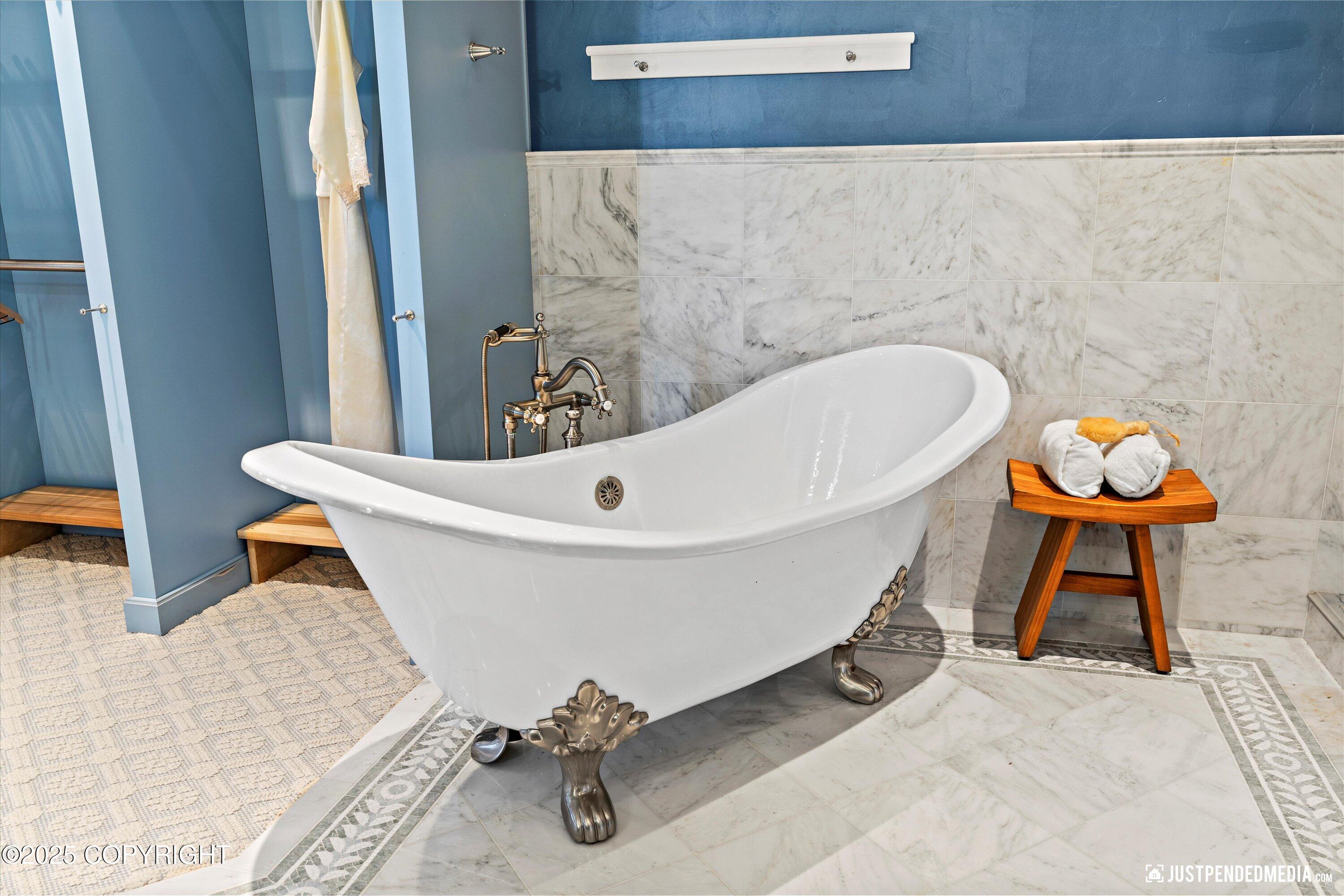 3806 North Point Circle