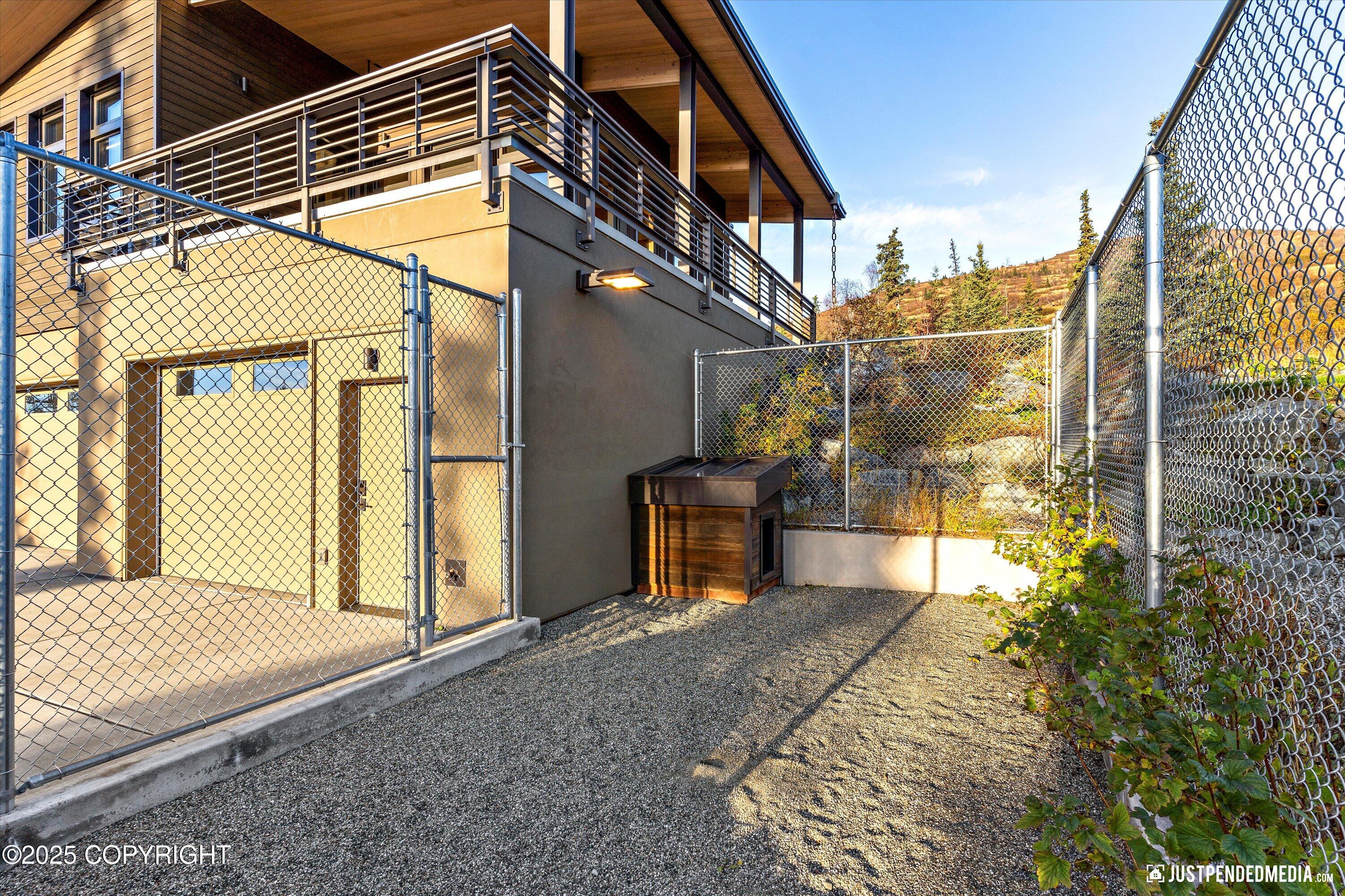 10400 Blackwolf Circle, Anchorage