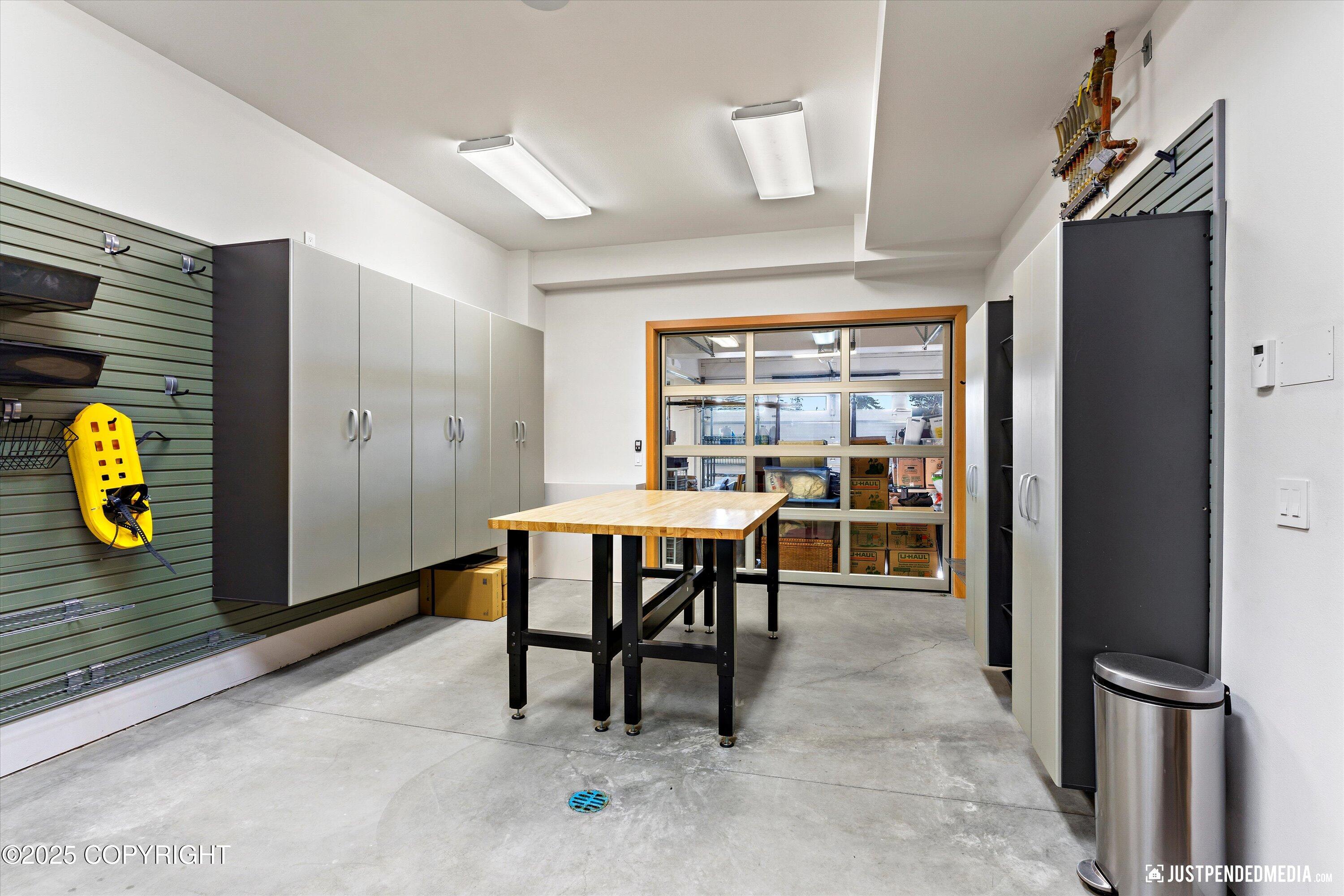 10400 Blackwolf Circle, Anchorage