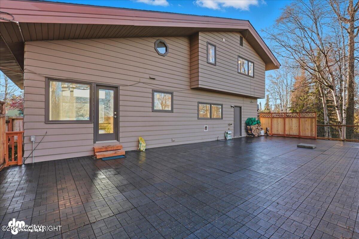 910 Bench Court, Anchorage