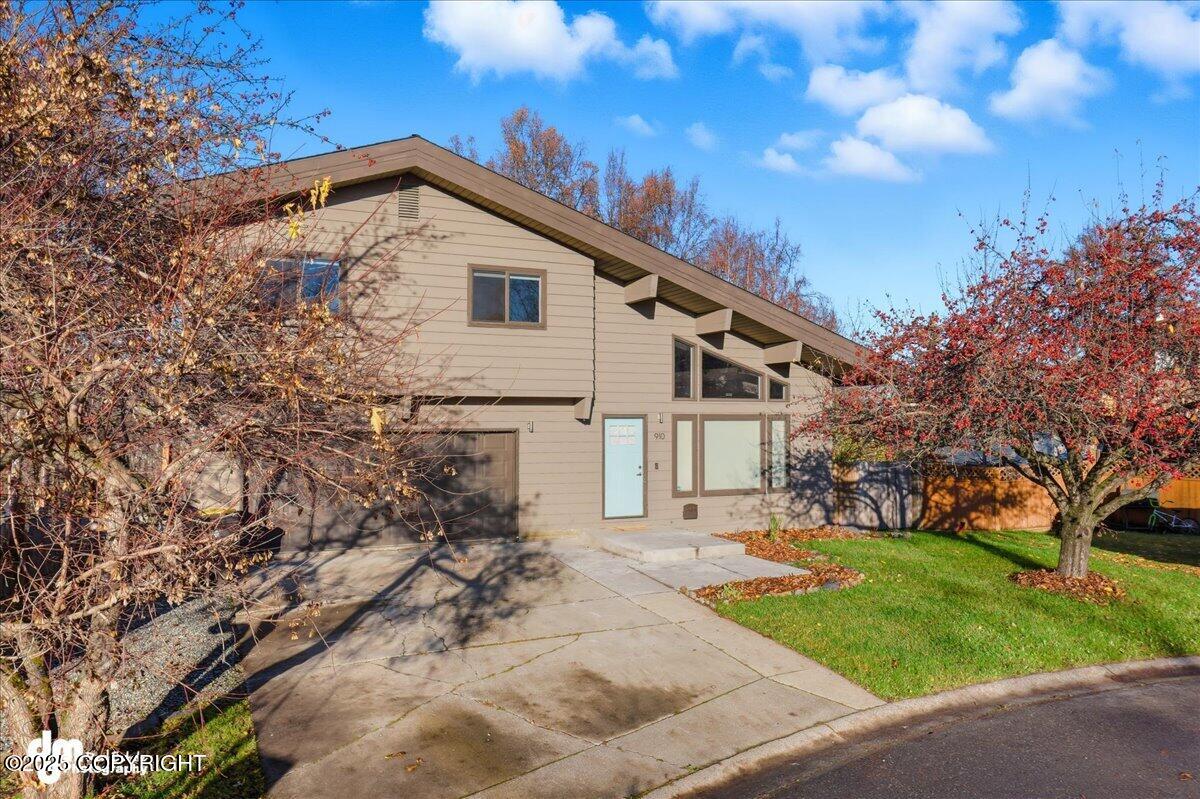 910 Bench Court, Anchorage