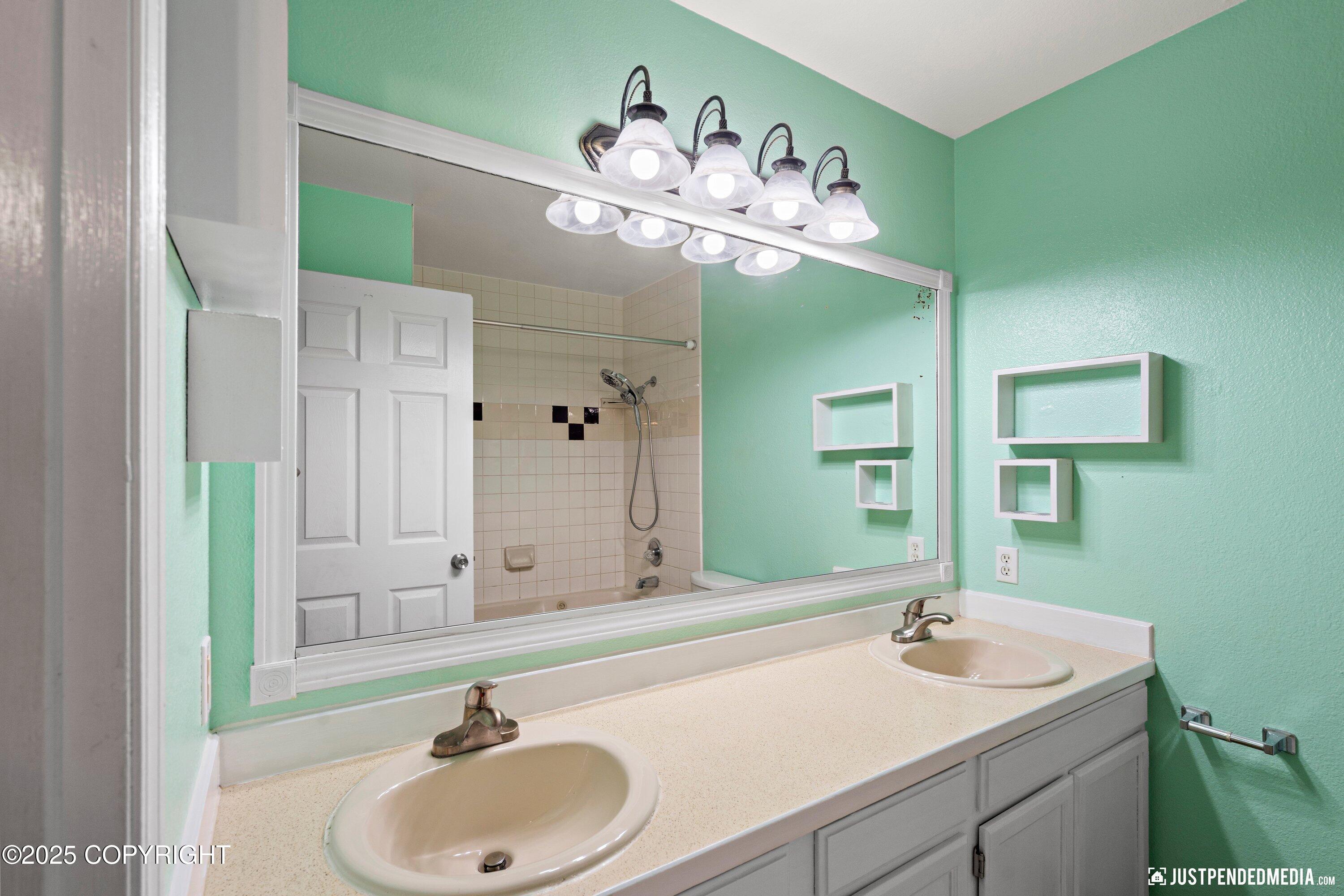 601 King Arthur Circle, Anchorage