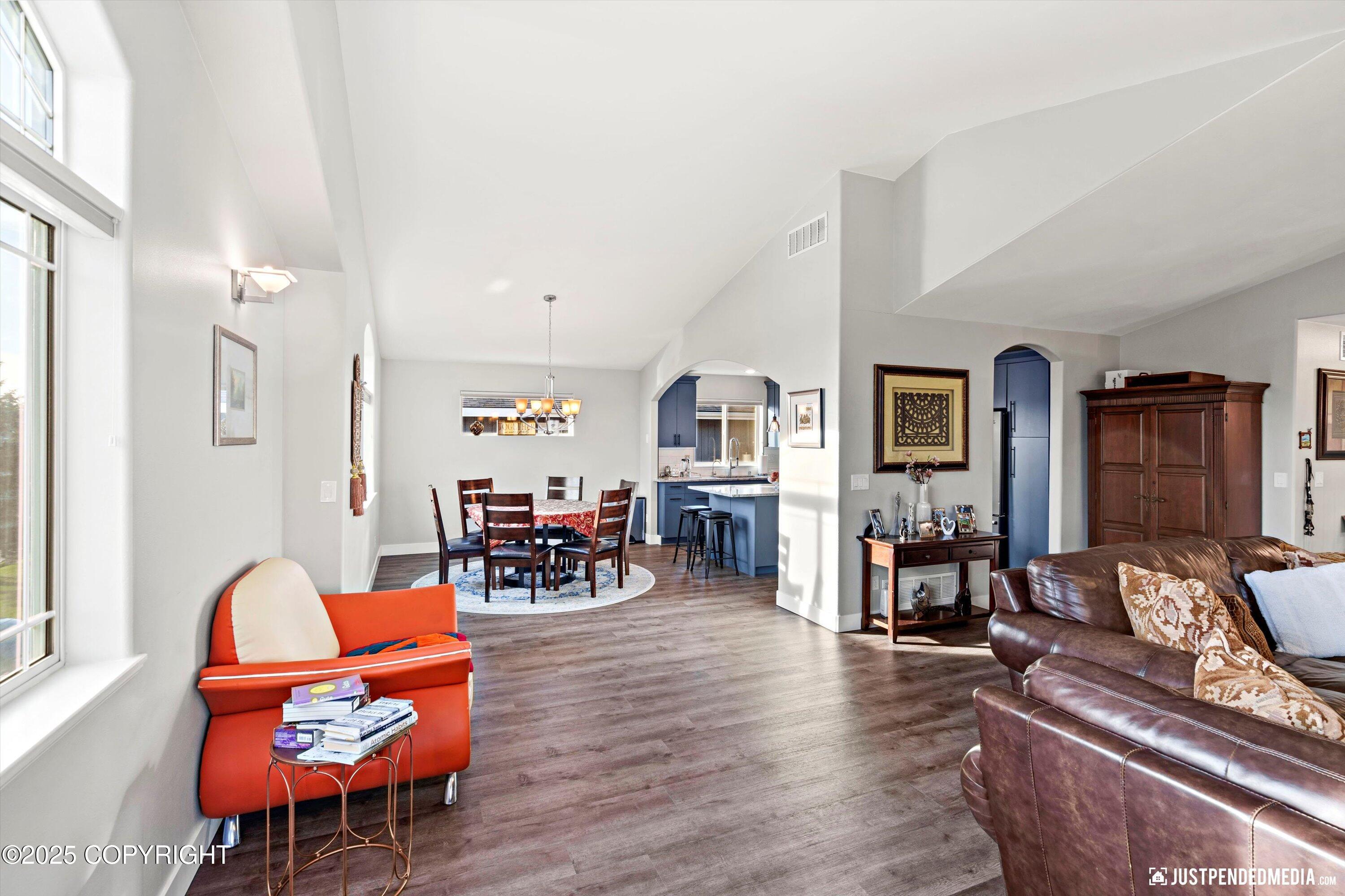 2735 Meadow Wood Circle, Anchorage