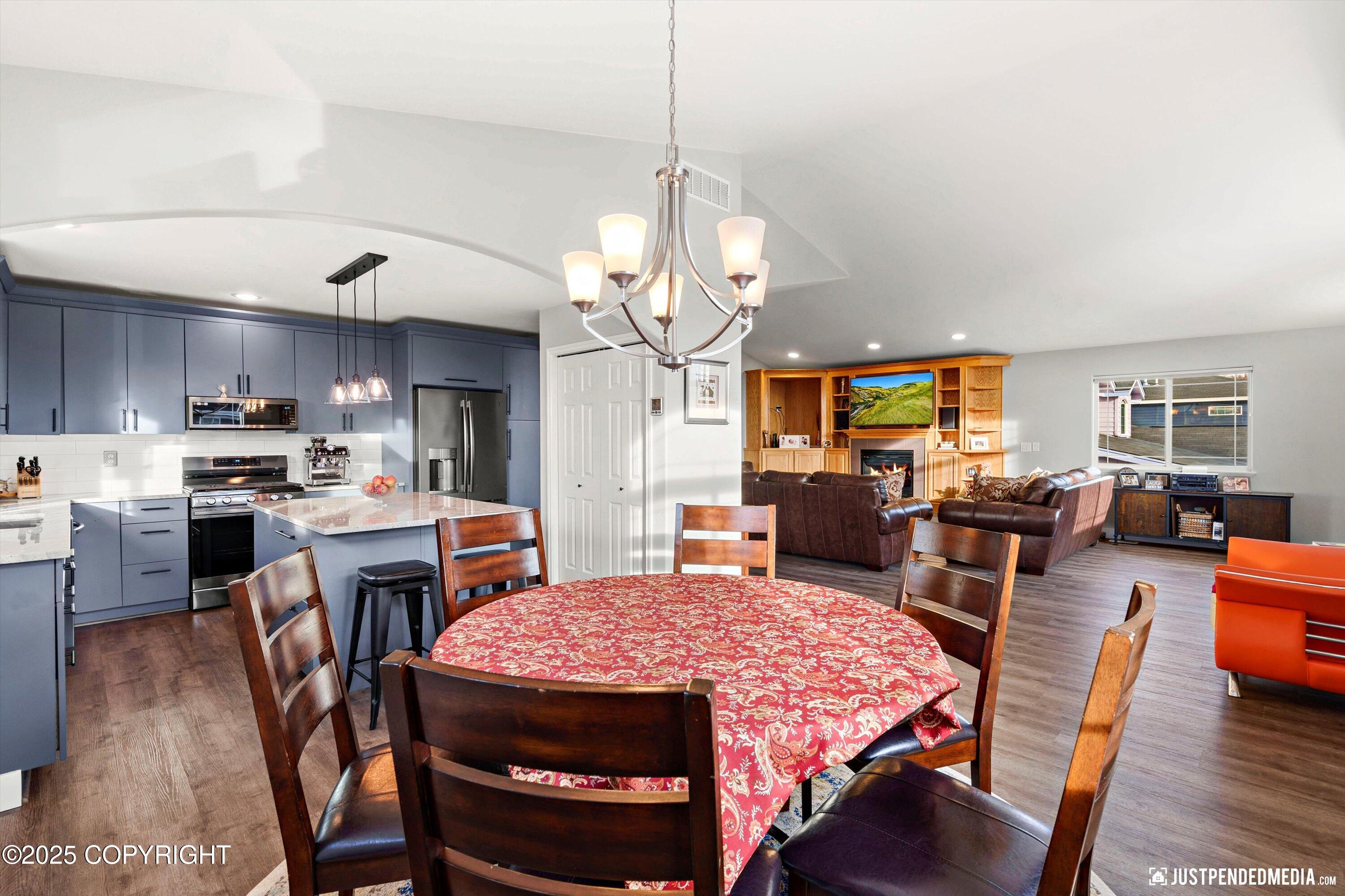 2735 Meadow Wood Circle, Anchorage