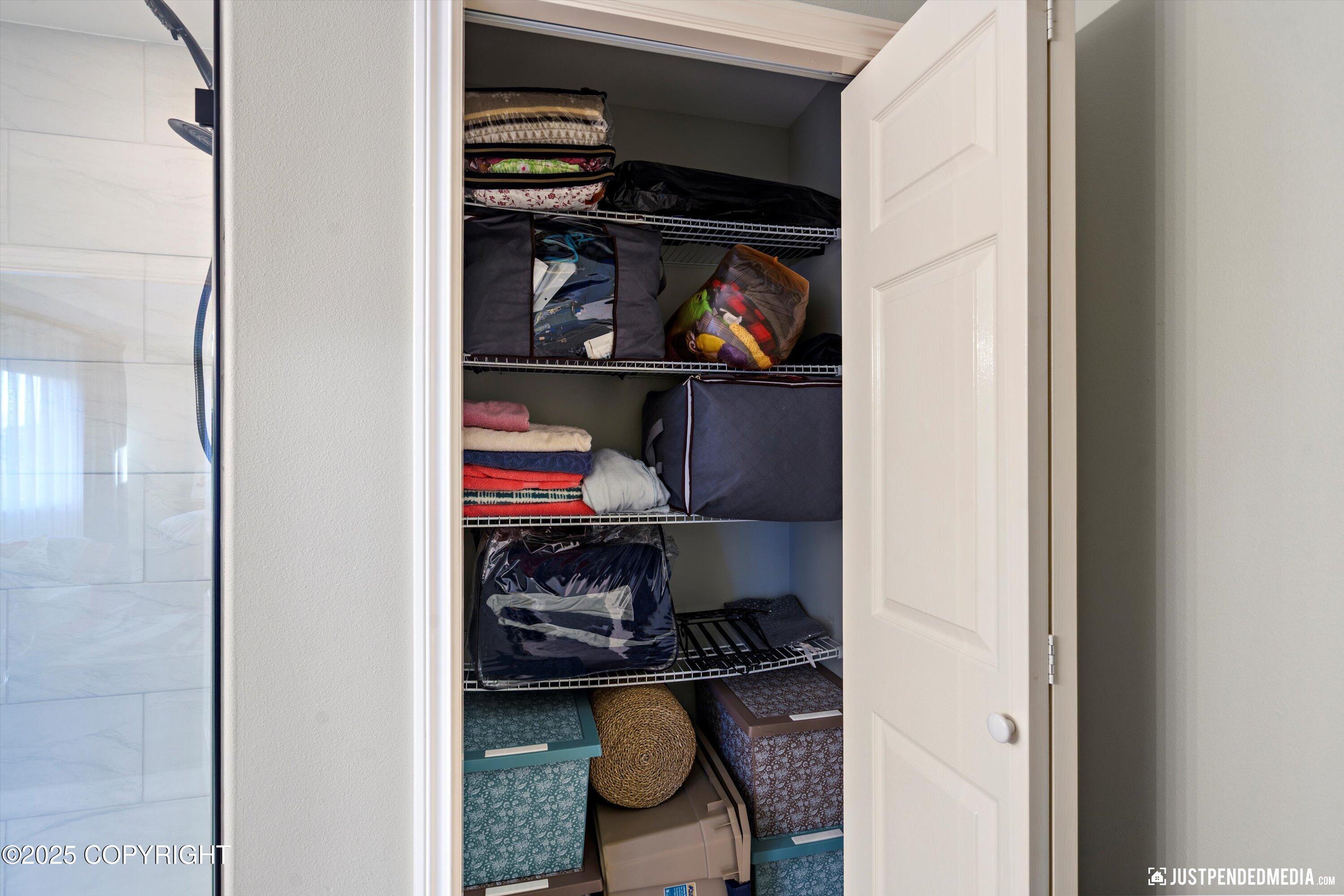 2735 Meadow Wood Circle, Anchorage