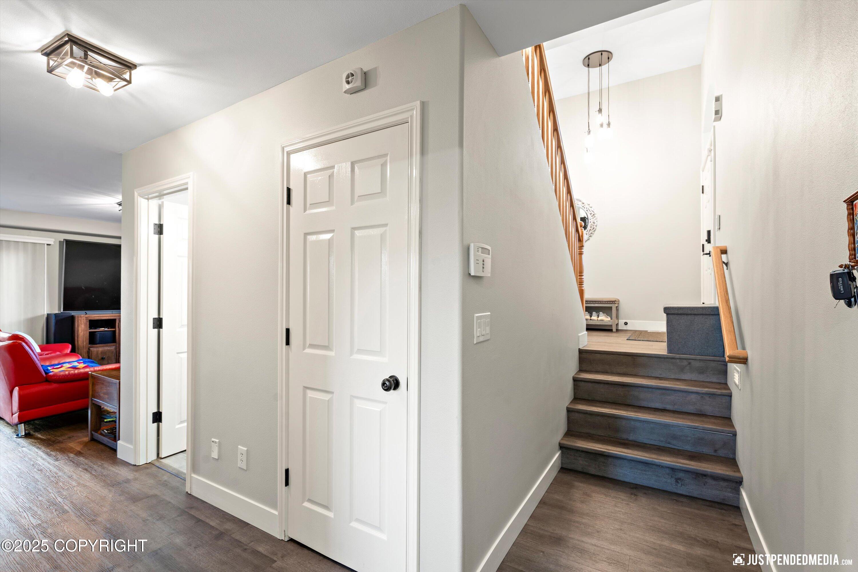 2735 Meadow Wood Circle, Anchorage