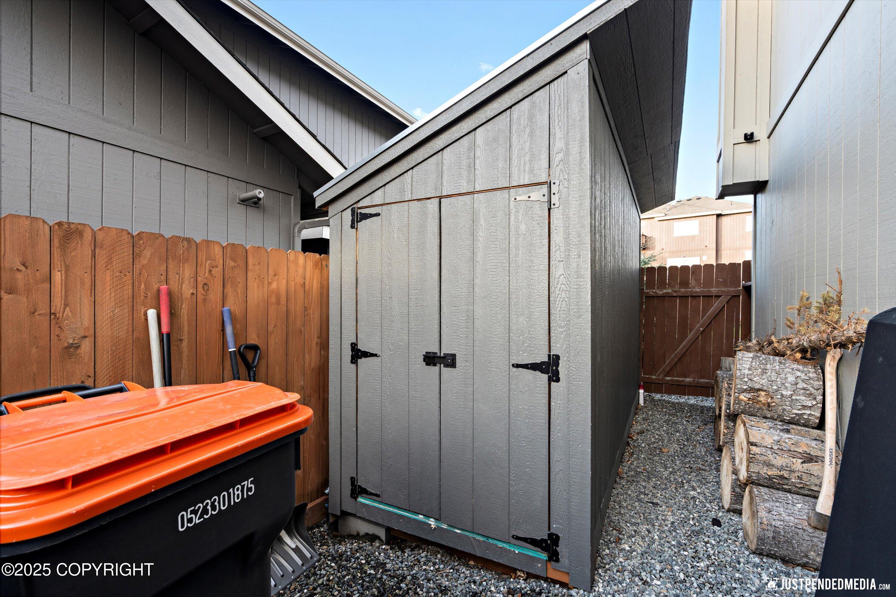 2735 Meadow Wood Circle, Anchorage