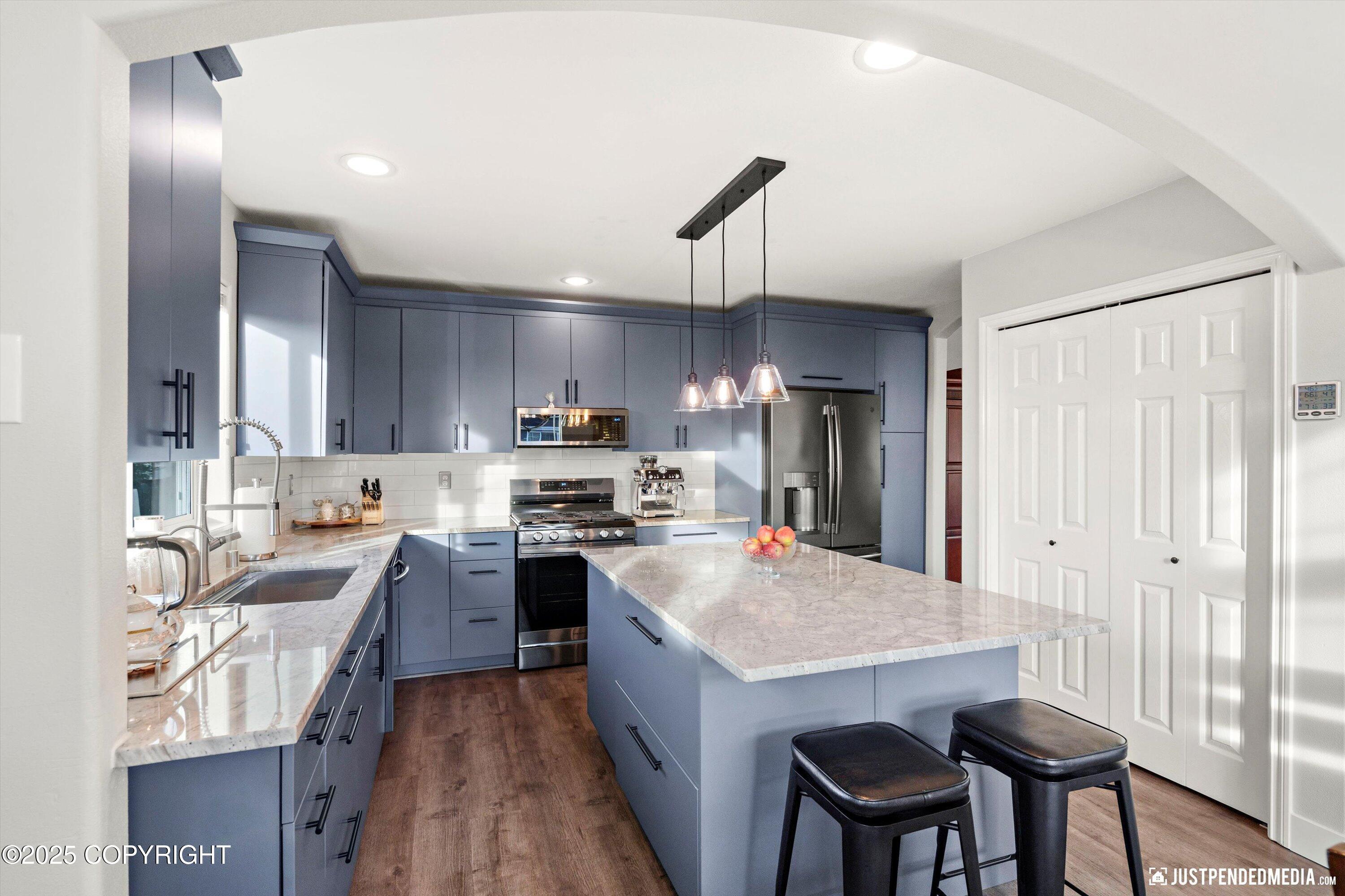 2735 Meadow Wood Circle, Anchorage