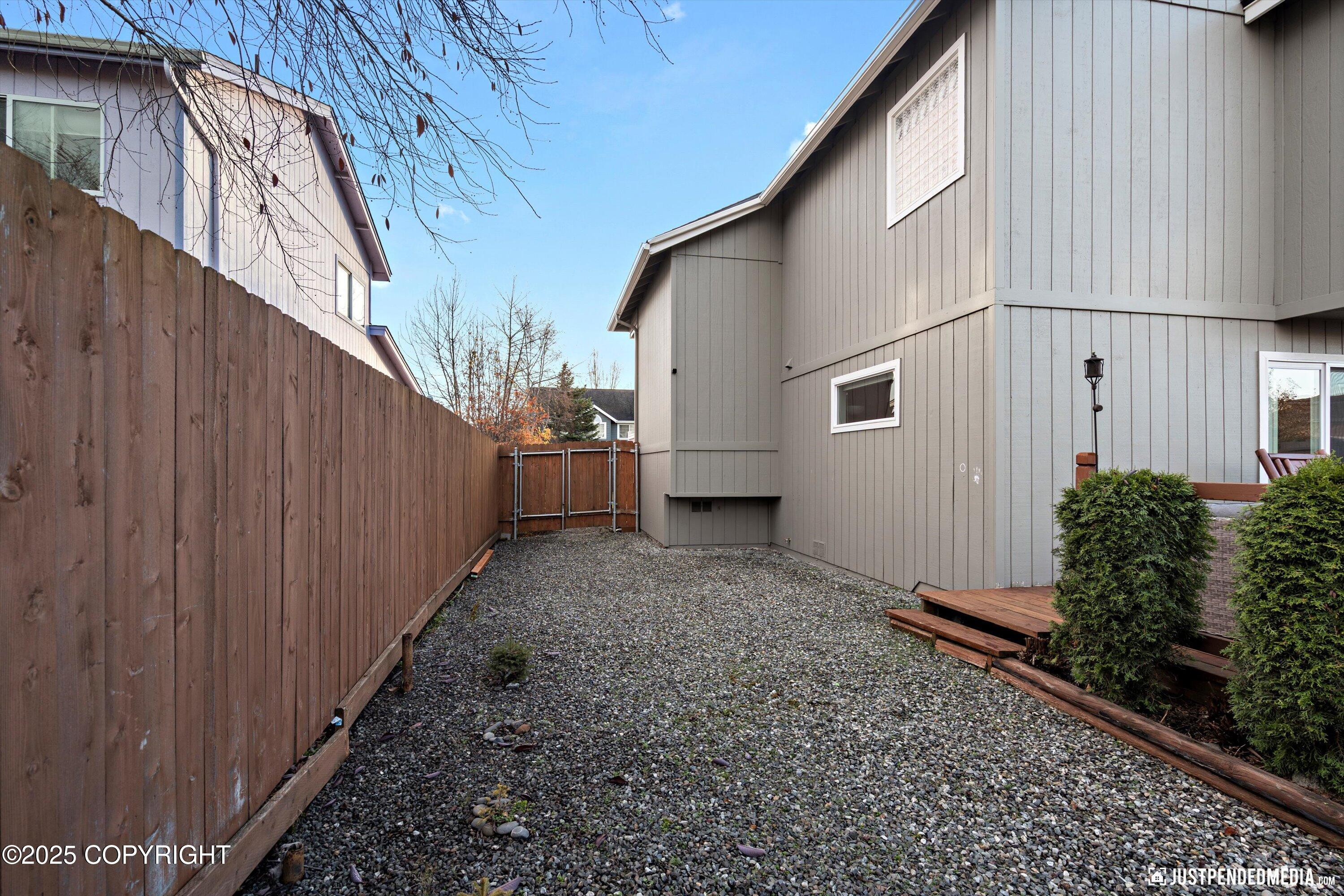 2735 Meadow Wood Circle, Anchorage