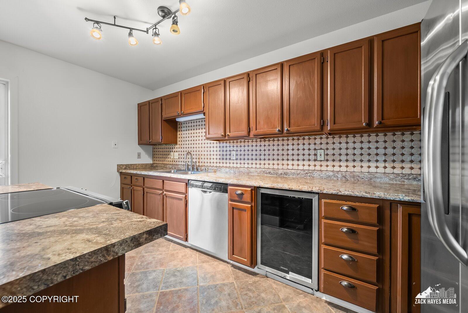 9122 Lakehurst Drive