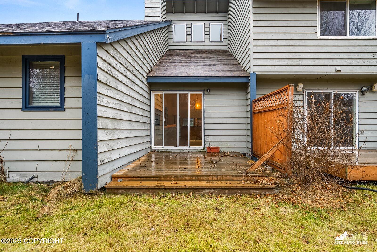 9122 Lakehurst Drive