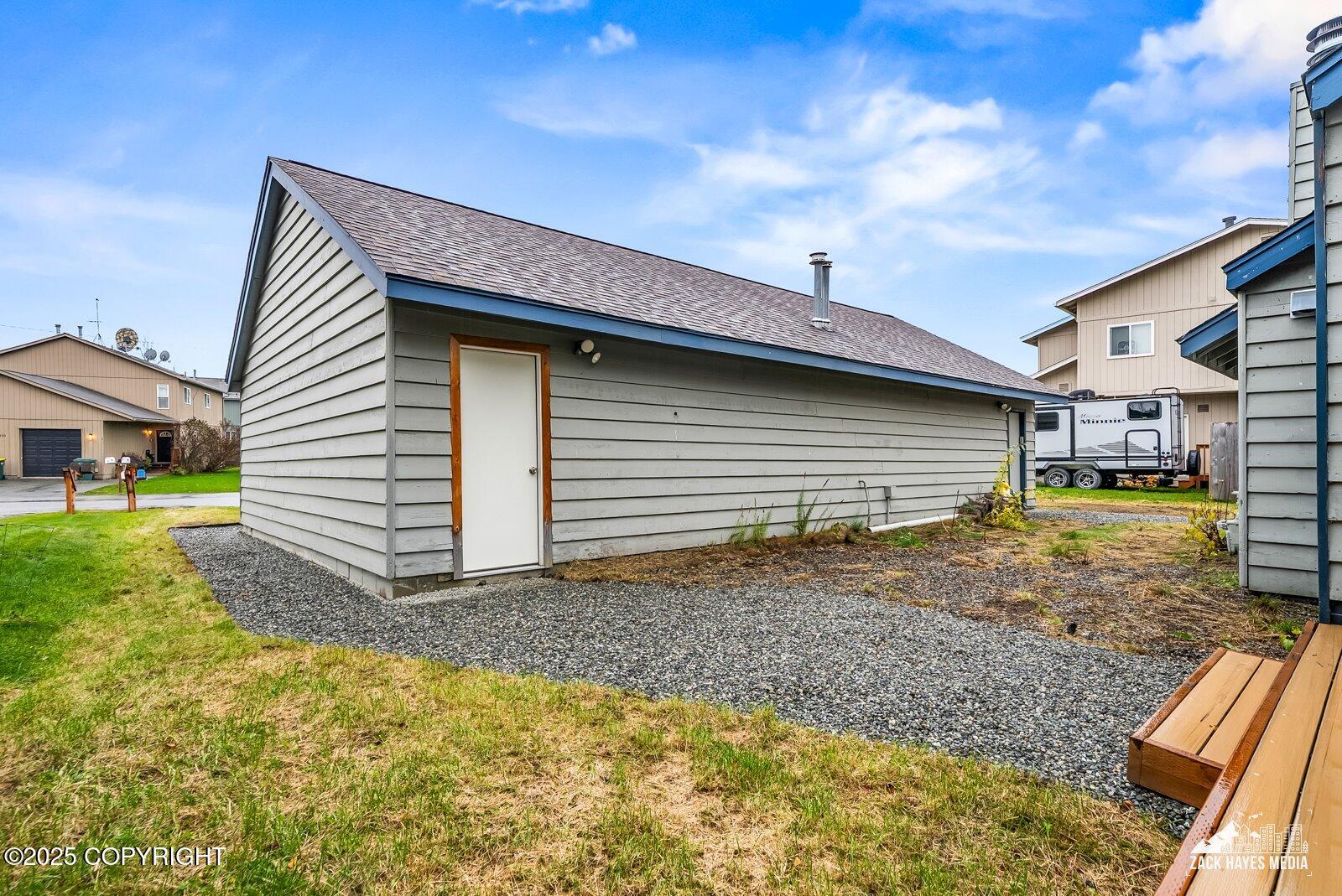 9122 Lakehurst Drive