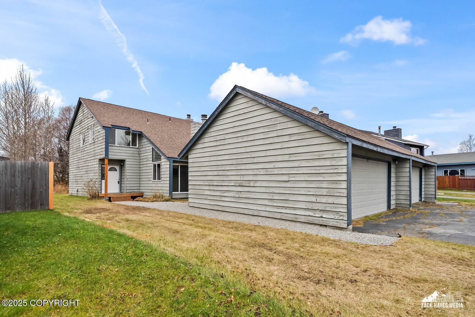 9122 Lakehurst Drive