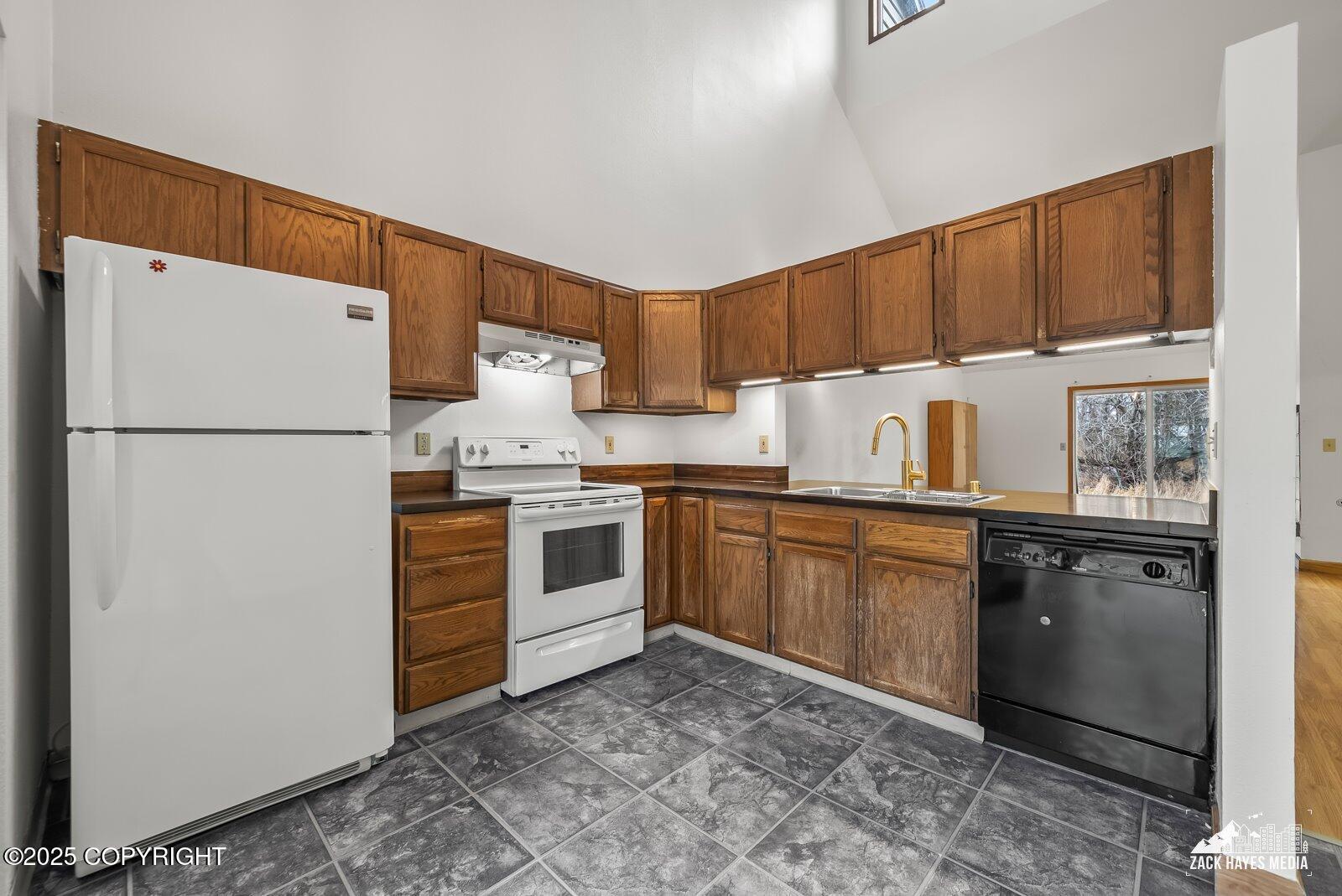 9122 Lakehurst Drive