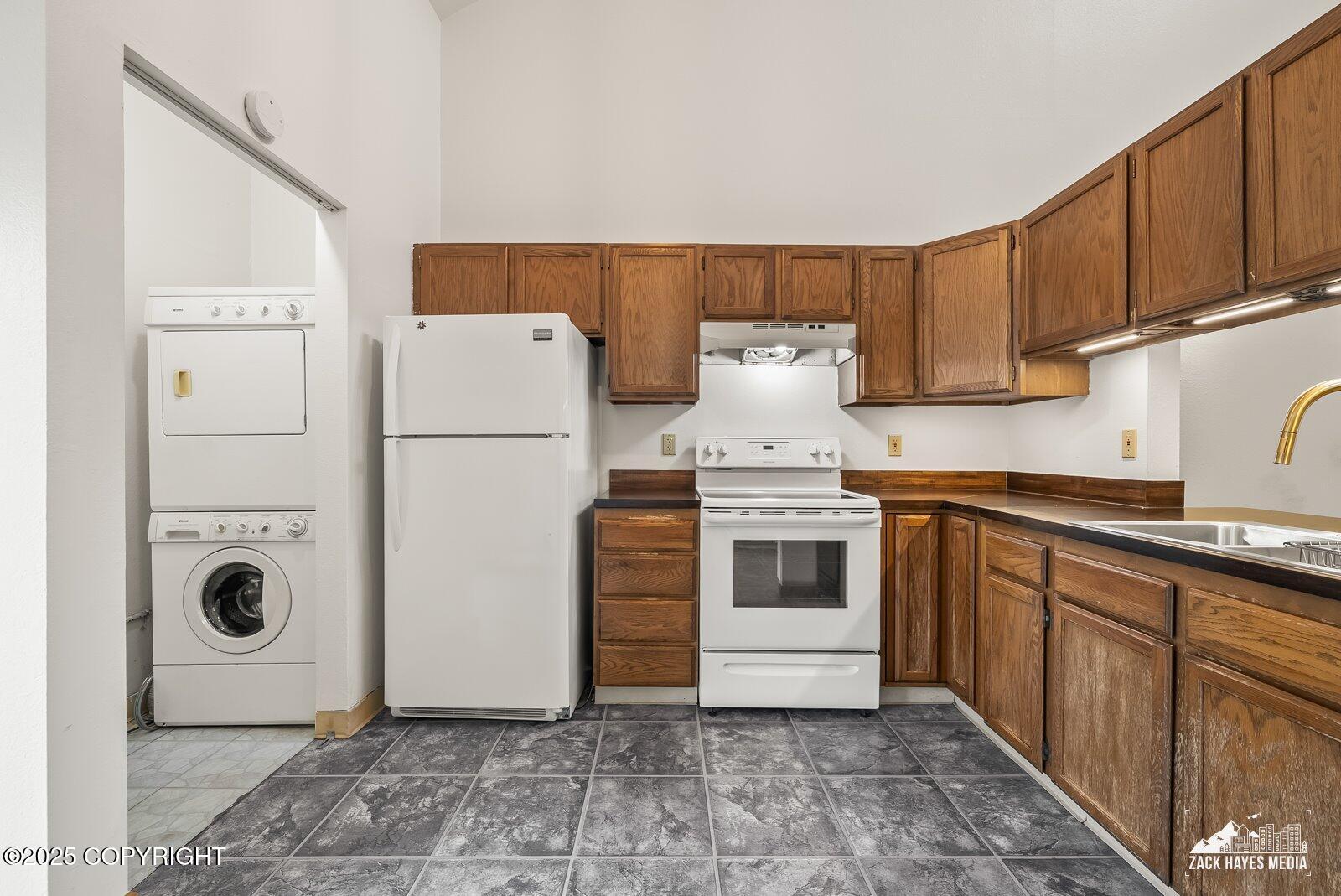 9122 Lakehurst Drive