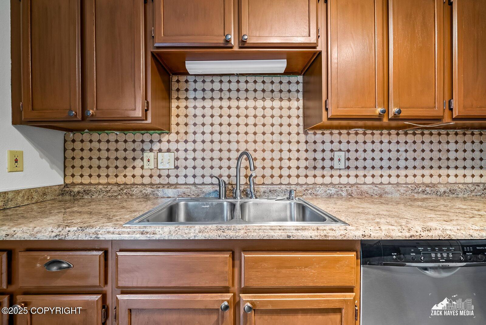 9122 Lakehurst Drive