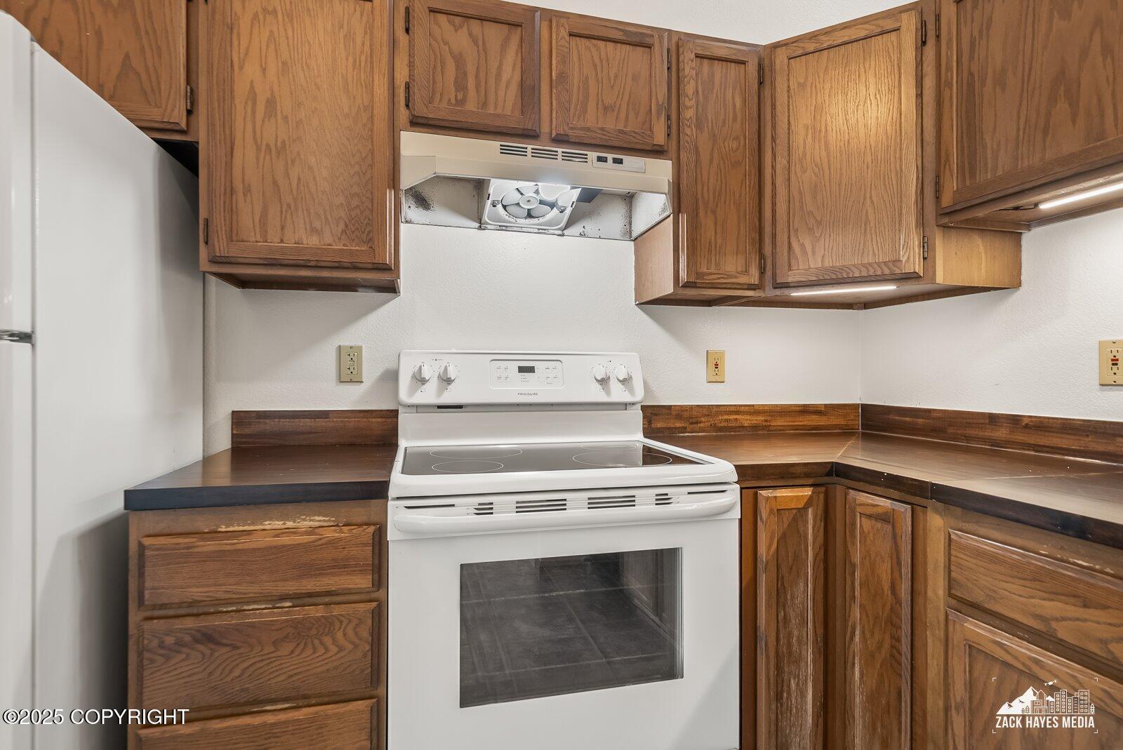 9122 Lakehurst Drive