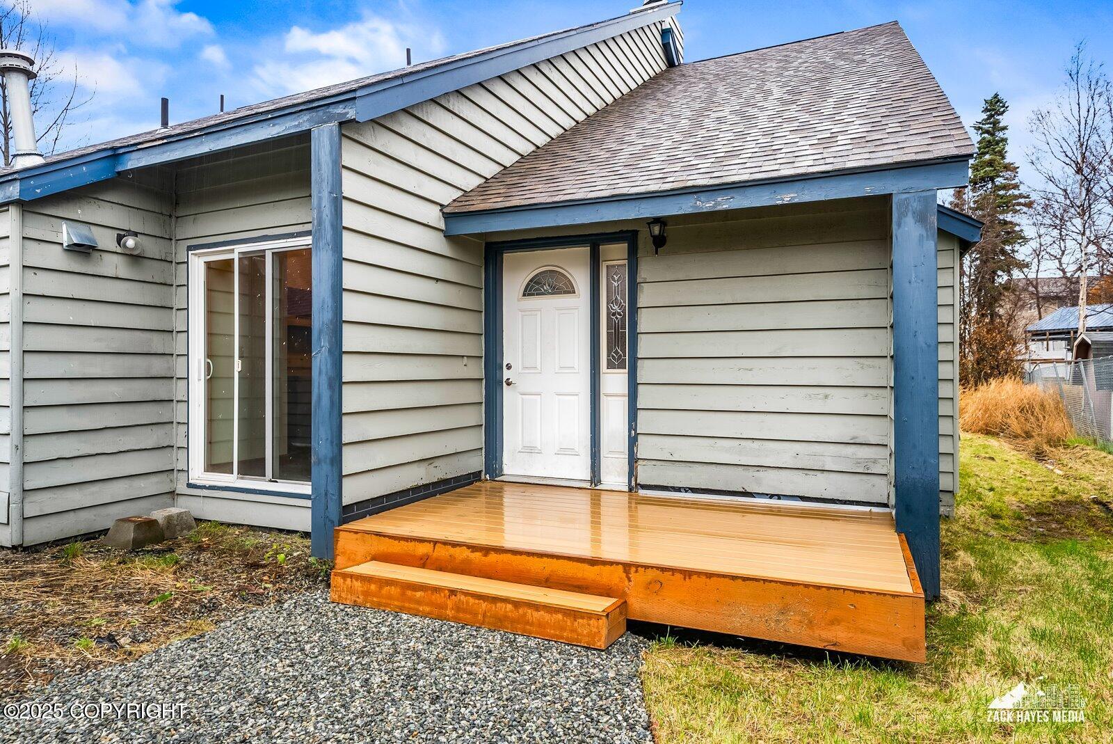 9122 Lakehurst Drive