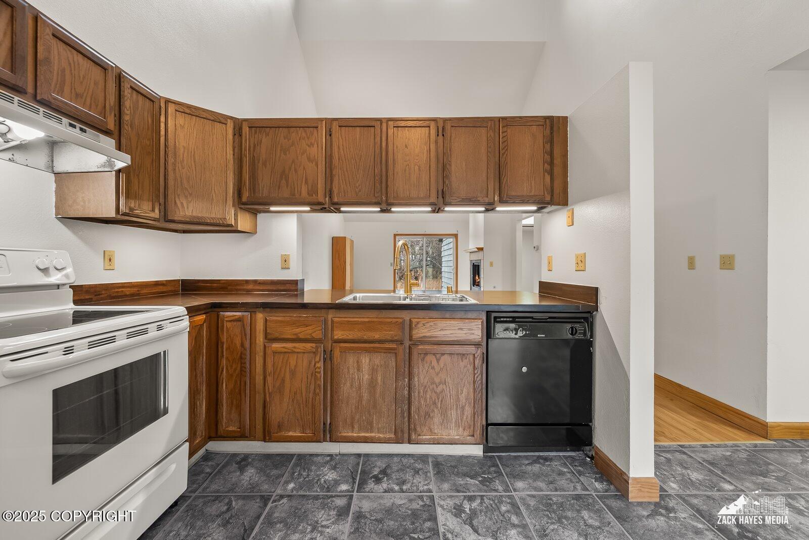 9122 Lakehurst Drive