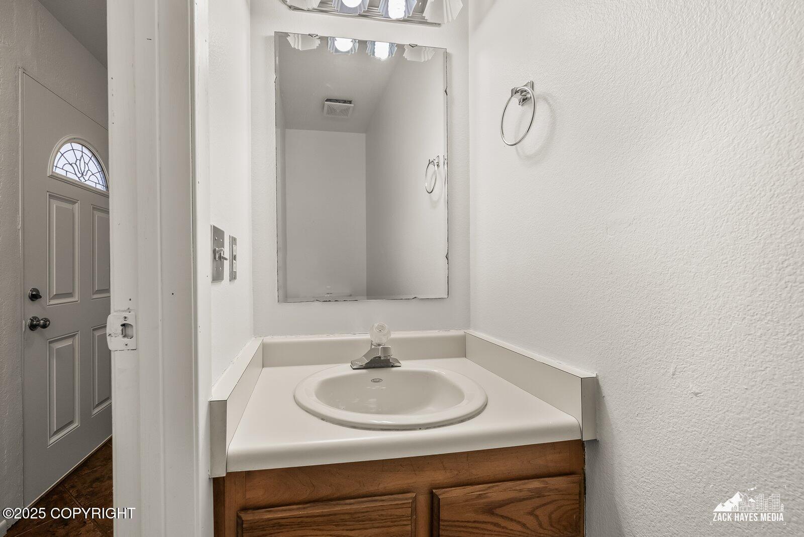 9122 Lakehurst Drive