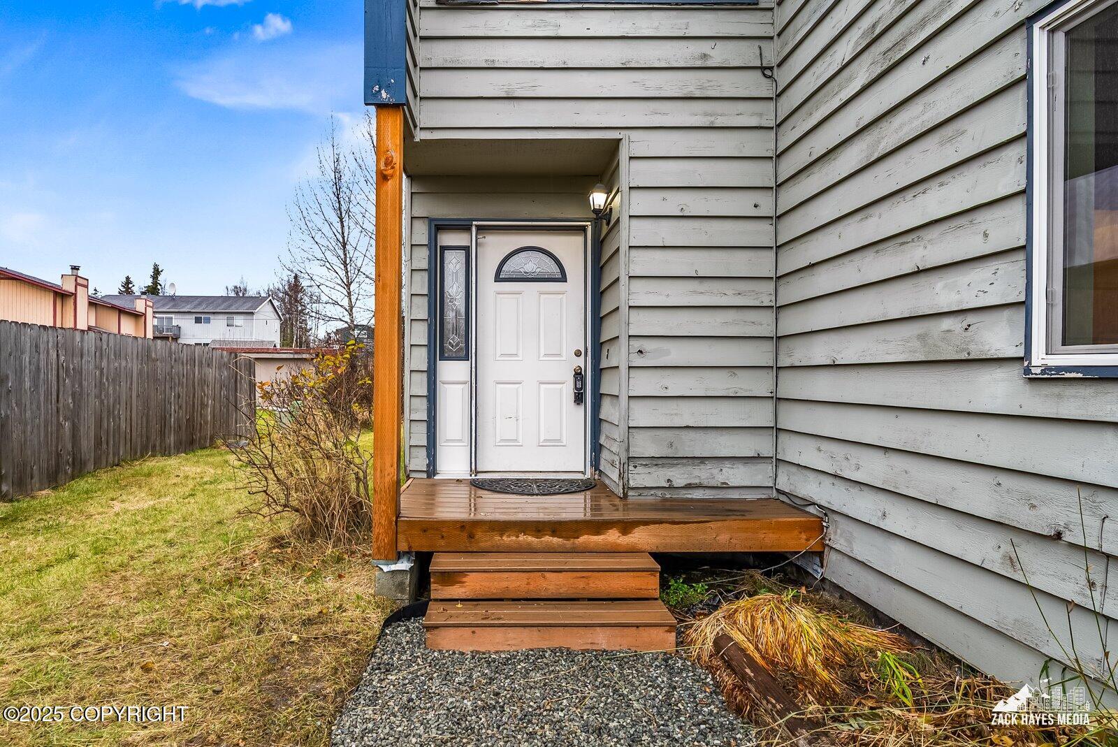 9122 Lakehurst Drive