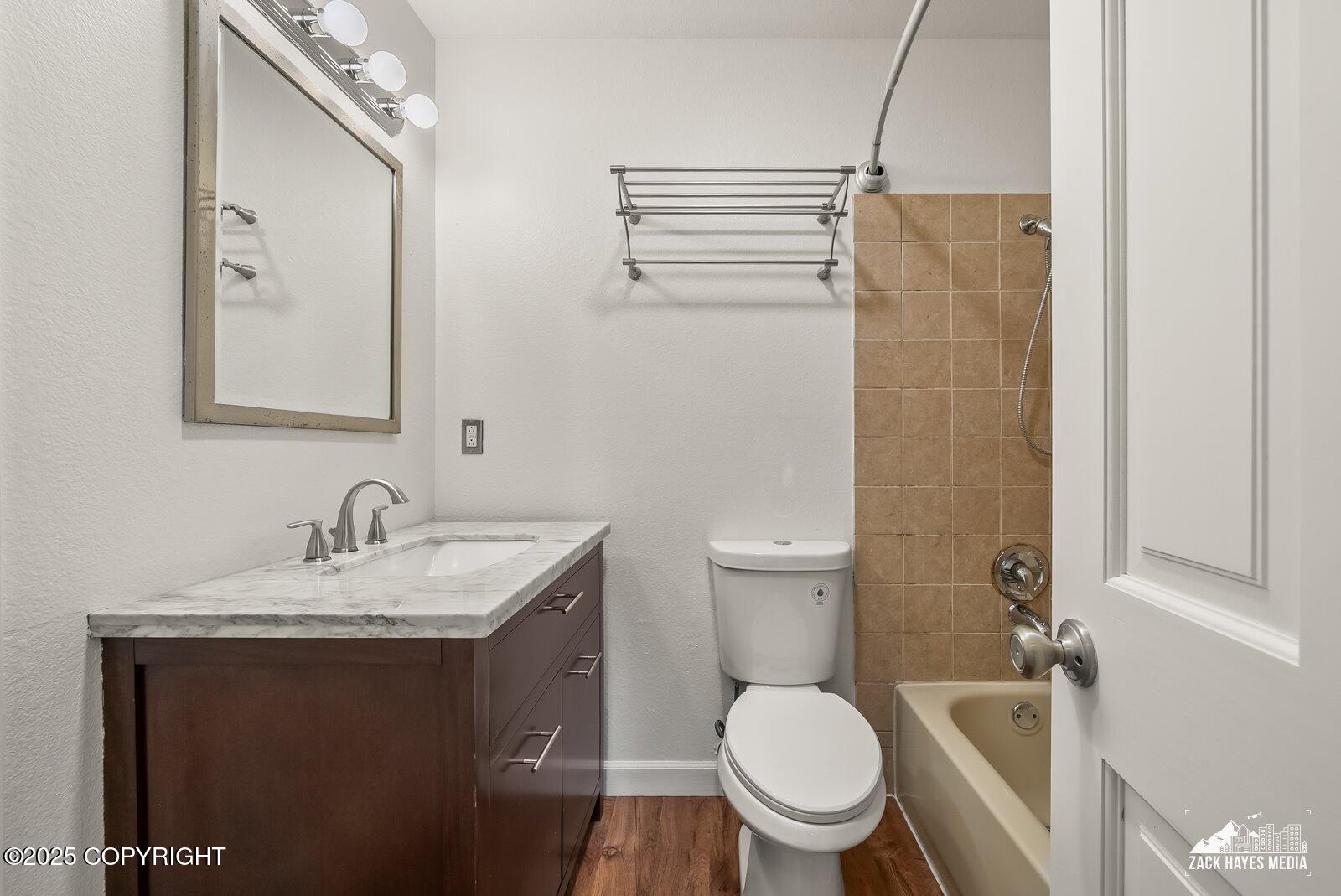 9122 Lakehurst Drive