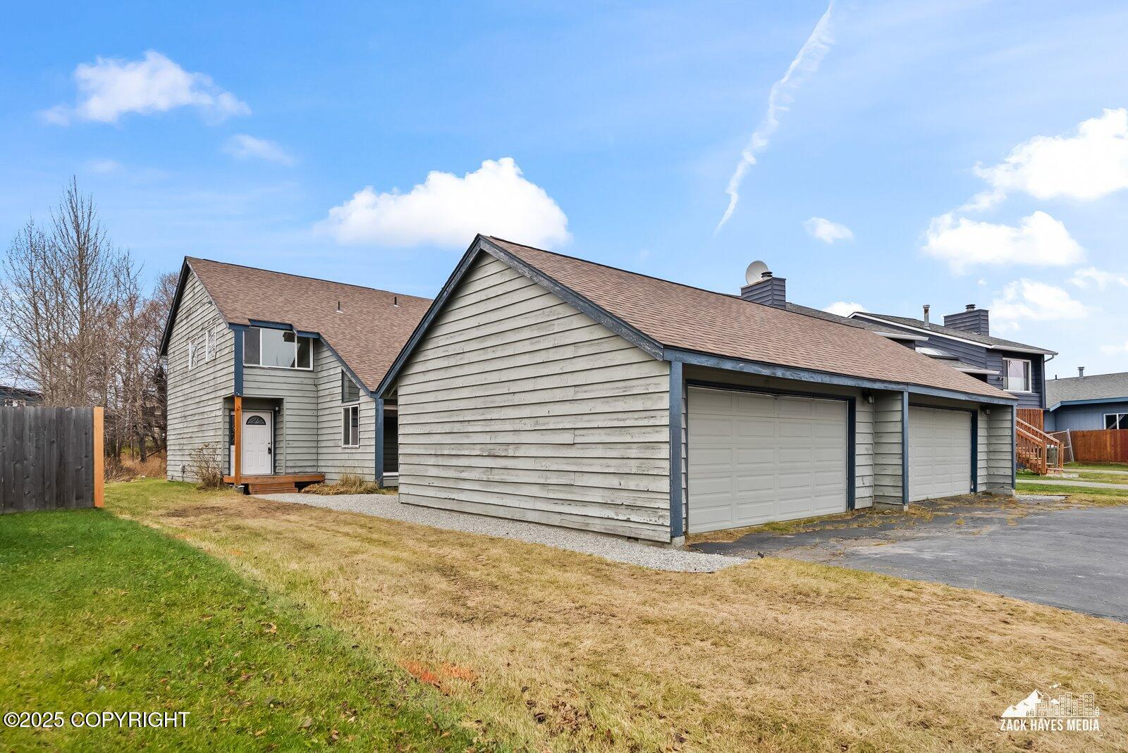 9122 Lakehurst Drive